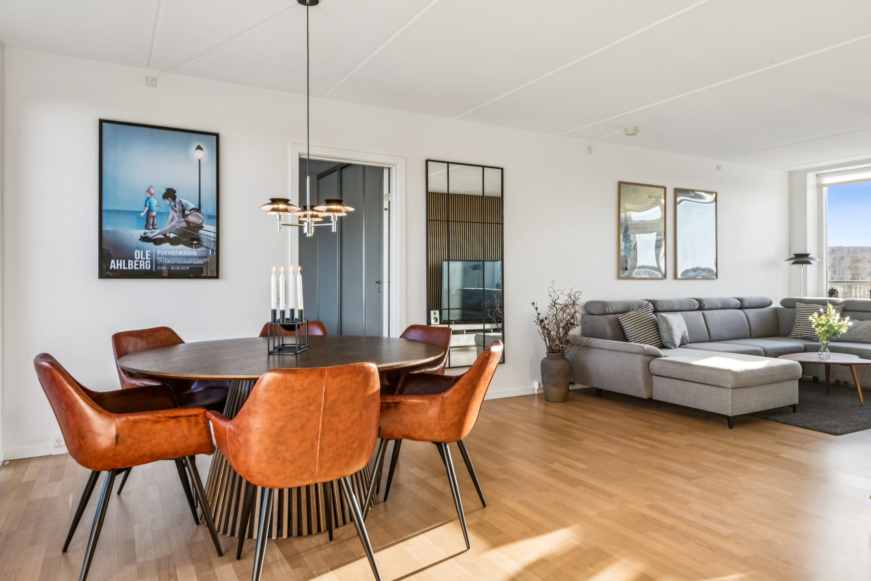 Fremhævet stue billede i fuldskærmstilstand. Billede af Blegkilde Alle 53, 3. th., 9000 Aalborg