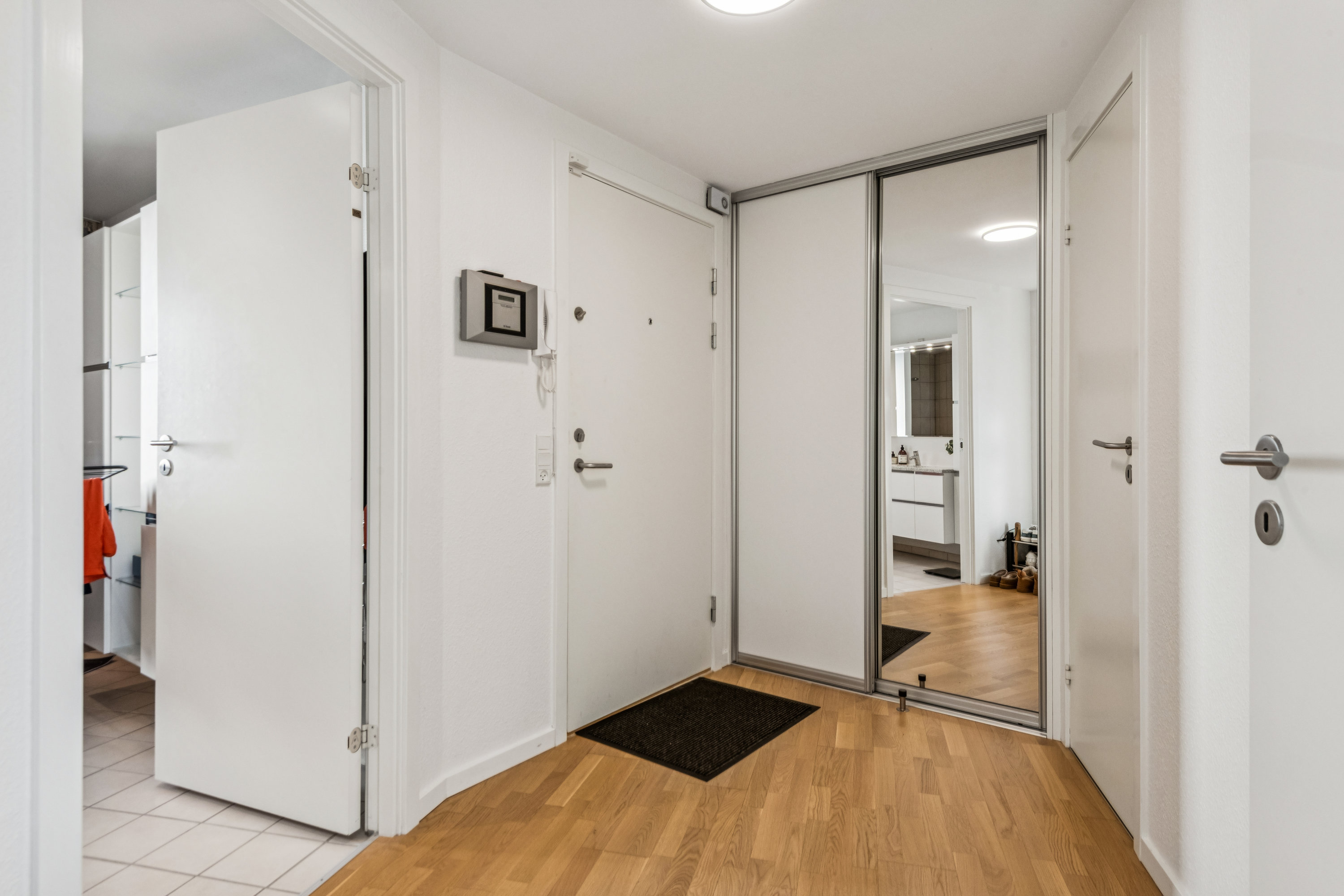 Fremhævet gang billede i fuldskærmstilstand. Billede af Blegkilde Alle 53, 3. th., 9000 Aalborg