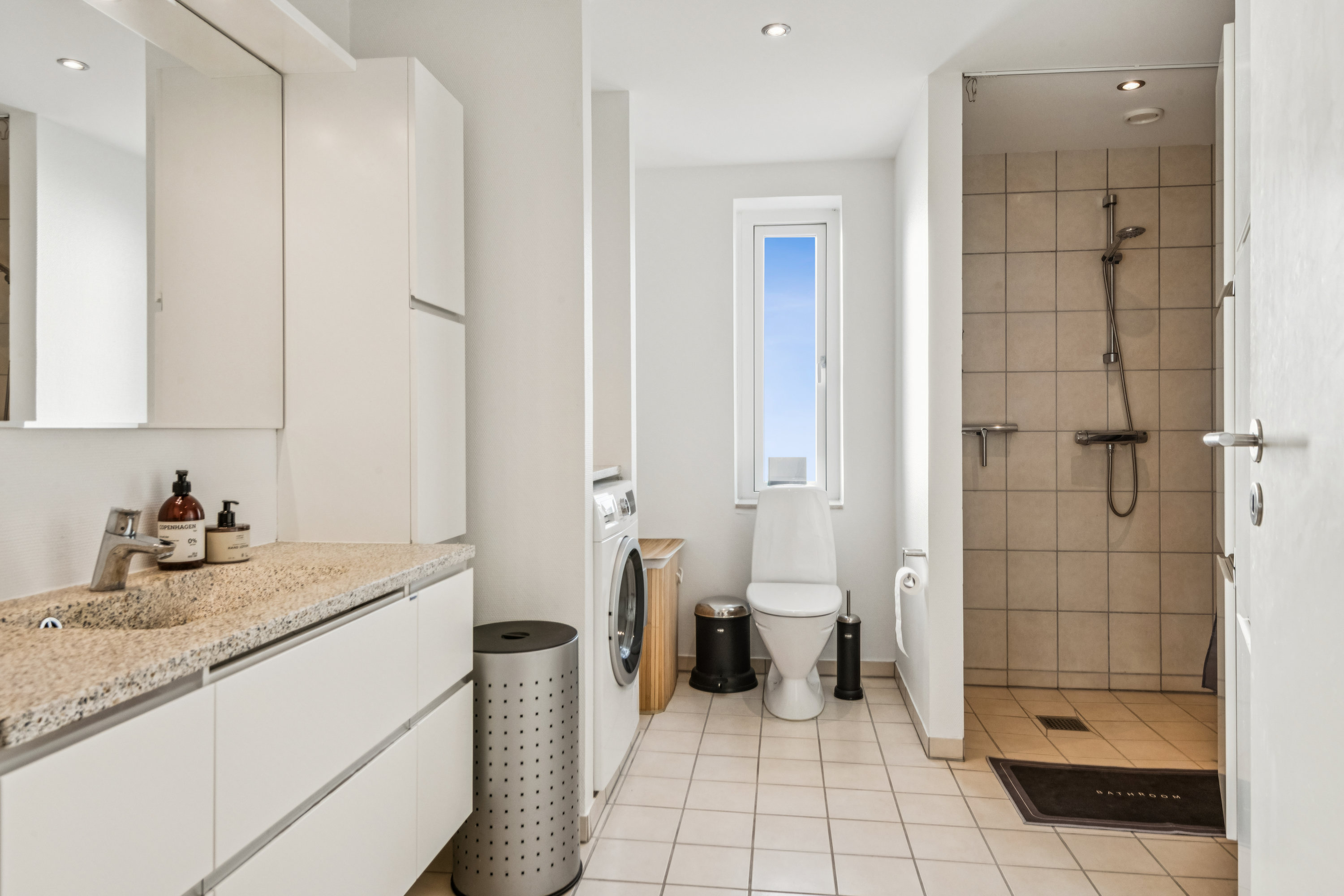 Fremhævet badeværelse billede i fuldskærmstilstand. Billede af Blegkilde Alle 53, 3. th., 9000 Aalborg