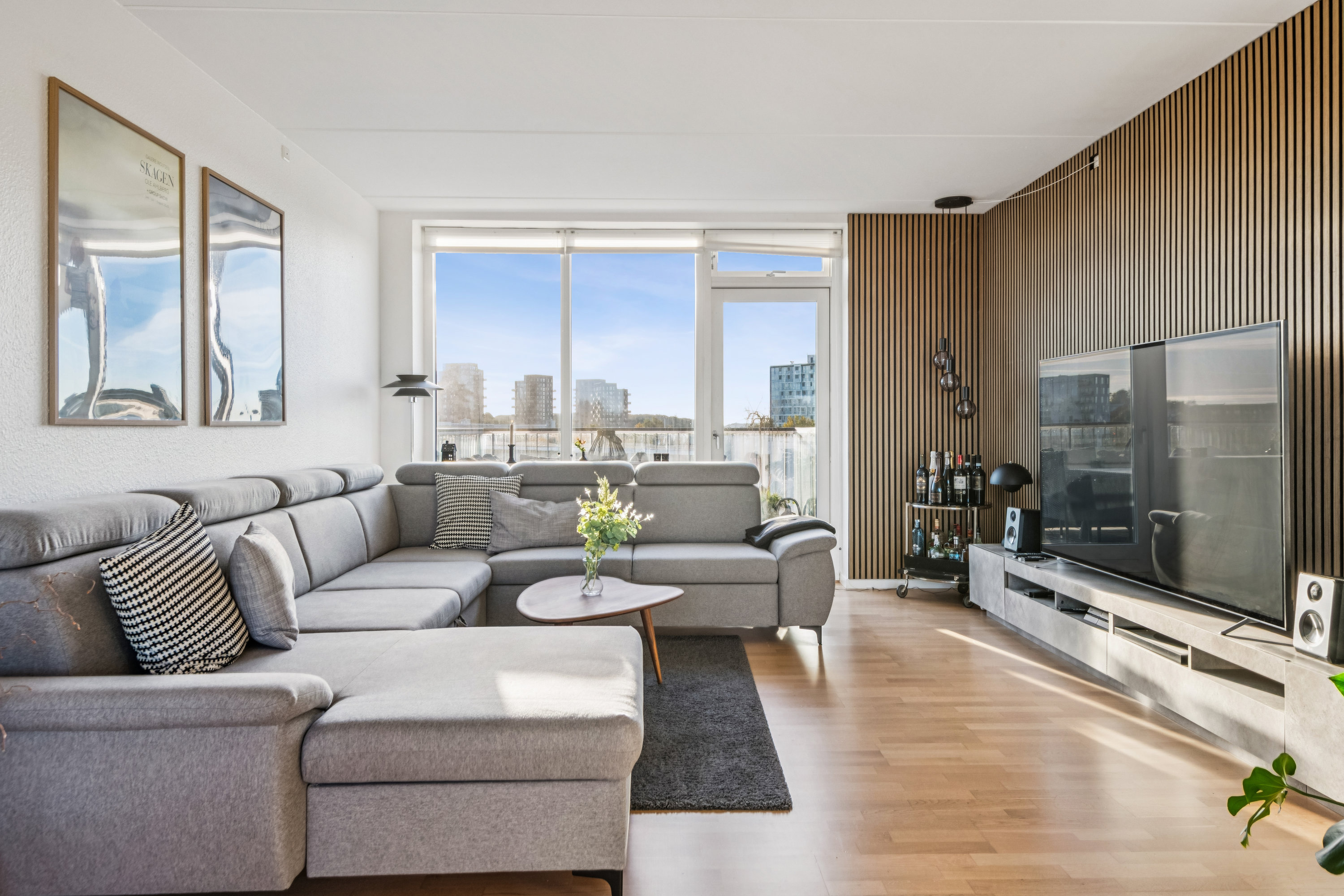 Fremhævet stue billede i fuldskærmstilstand. Billede af Blegkilde Alle 53, 3. th., 9000 Aalborg