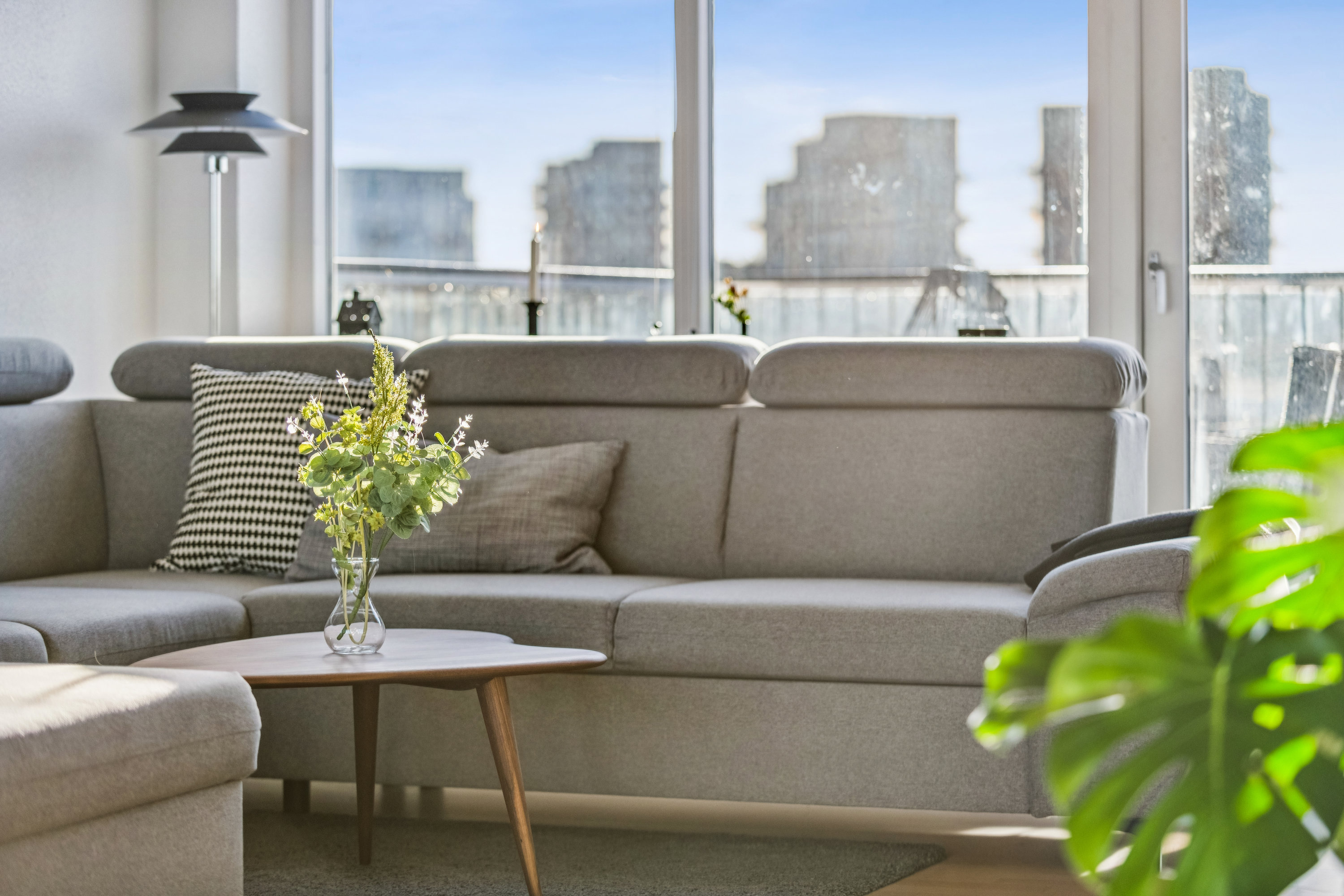 Fremhævet stue billede i fuldskærmstilstand. Billede af Blegkilde Alle 53, 3. th., 9000 Aalborg