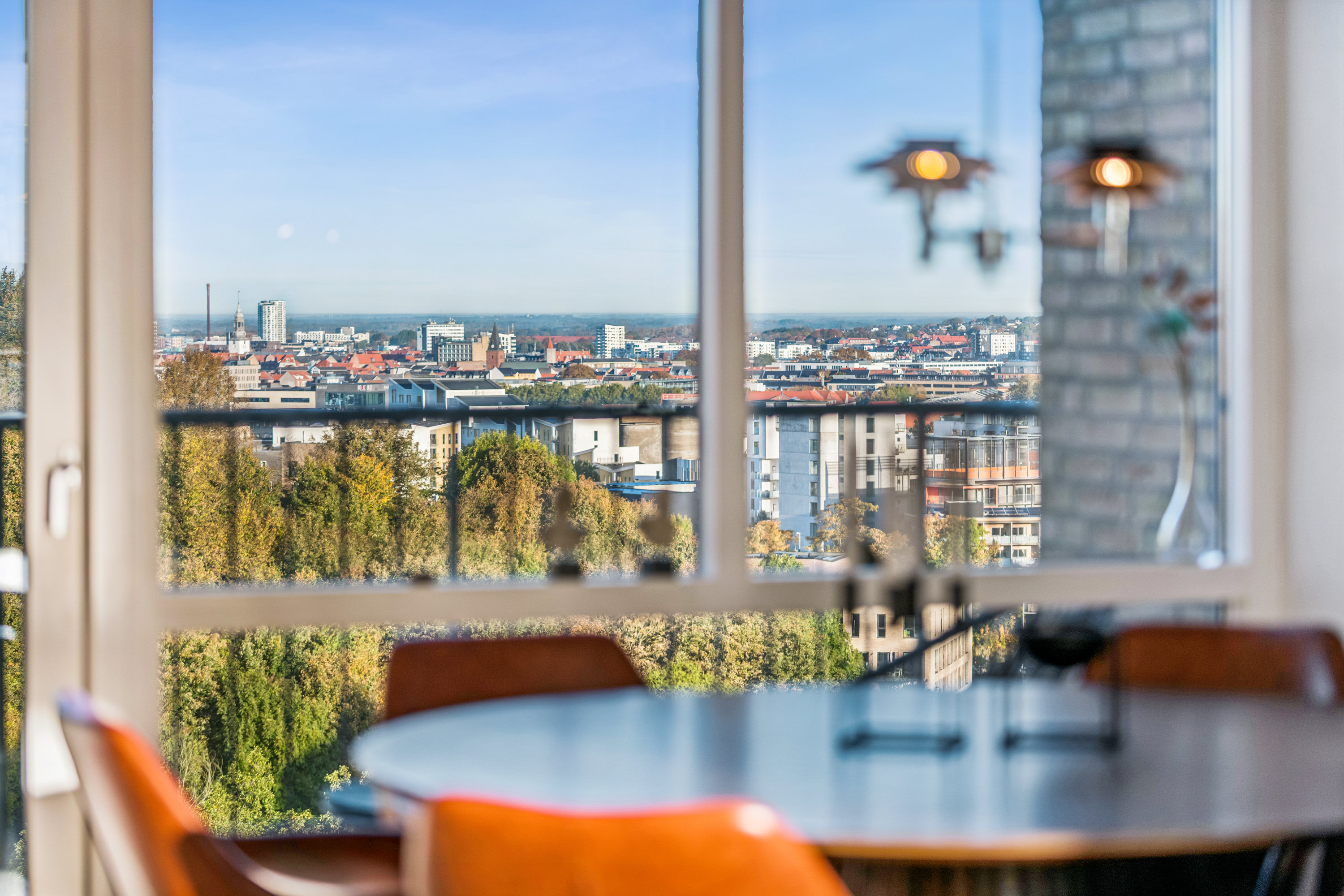 Fremhævet stue billede i fuldskærmstilstand. Billede af Blegkilde Alle 53, 3. th., 9000 Aalborg