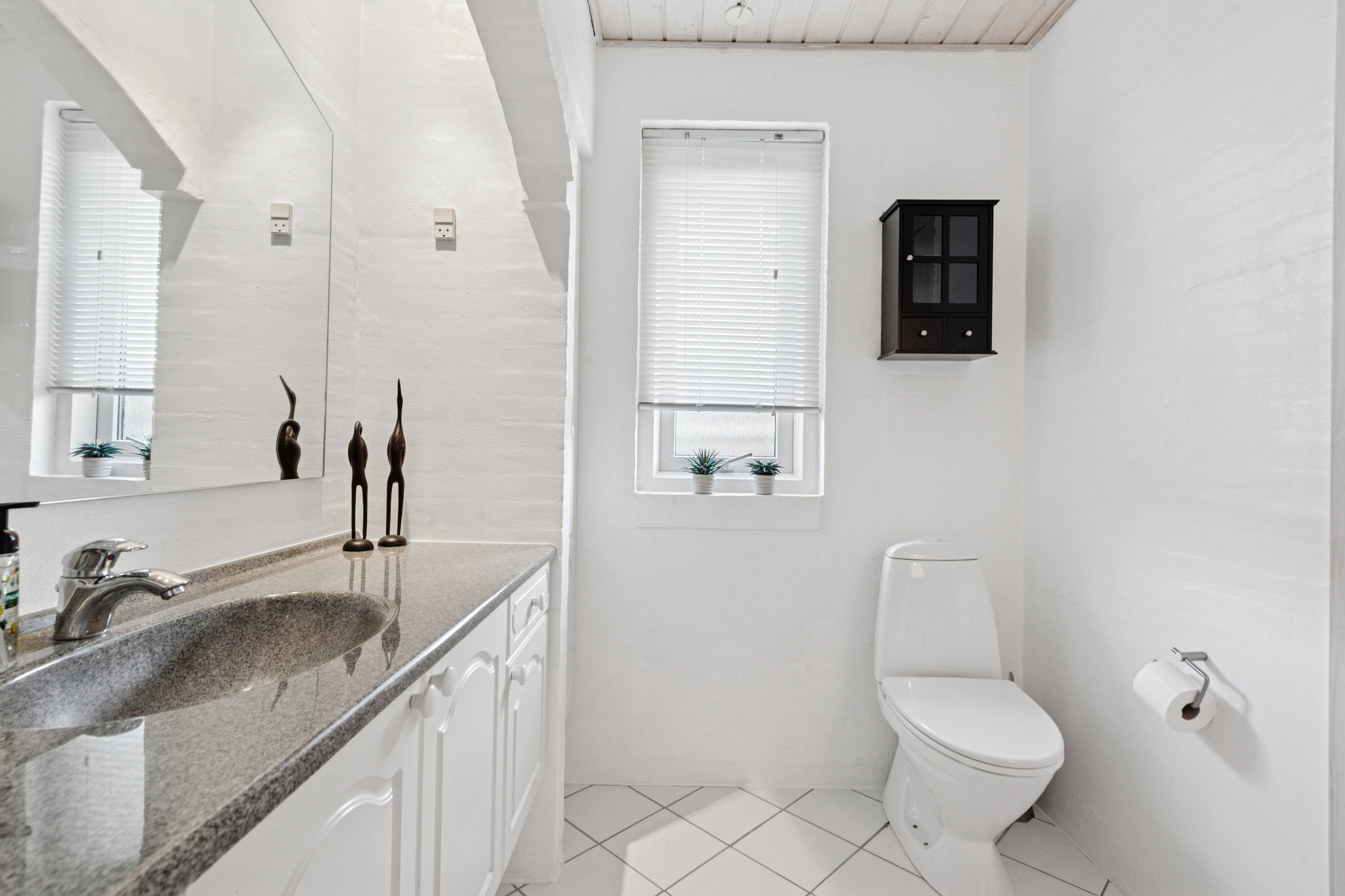 Fremhævet badeværelse billede i fuldskærmstilstand. Billede af Ådalsvej 8, 2635 Ishøj