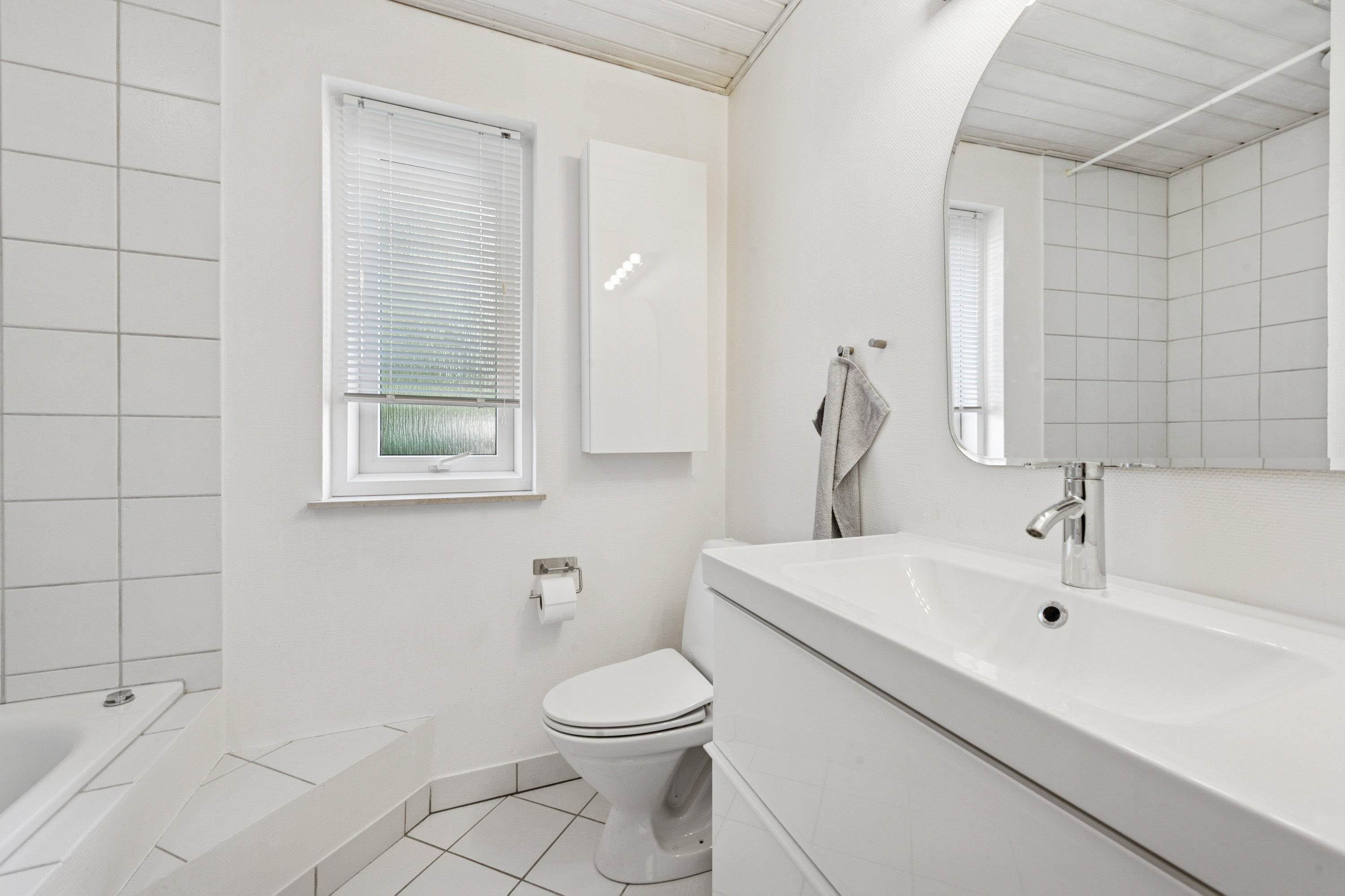 Fremhævet badeværelse billede i fuldskærmstilstand. Billede af Ådalsvej 8, 2635 Ishøj