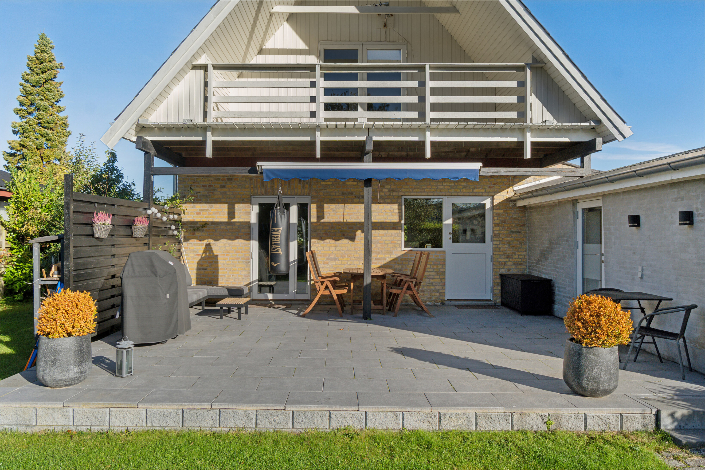 Fremhævet terrasse billede i fuldskærmstilstand. Billede af Rudebækvej 11, 2610 Rødovre