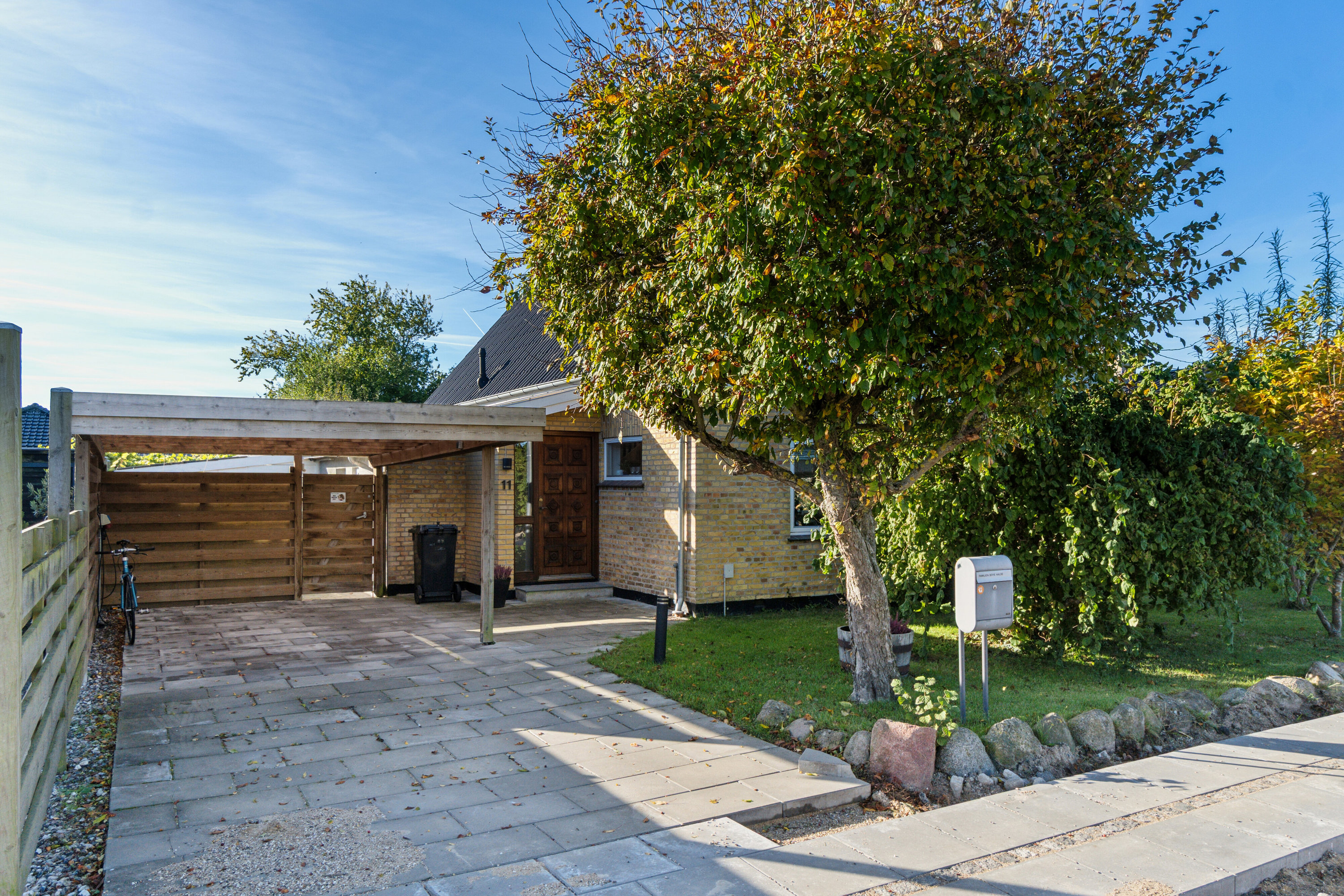 Miniaturebillede 1: set fra vejen. Billede af Rudebækvej 11, 2610 Rødovre