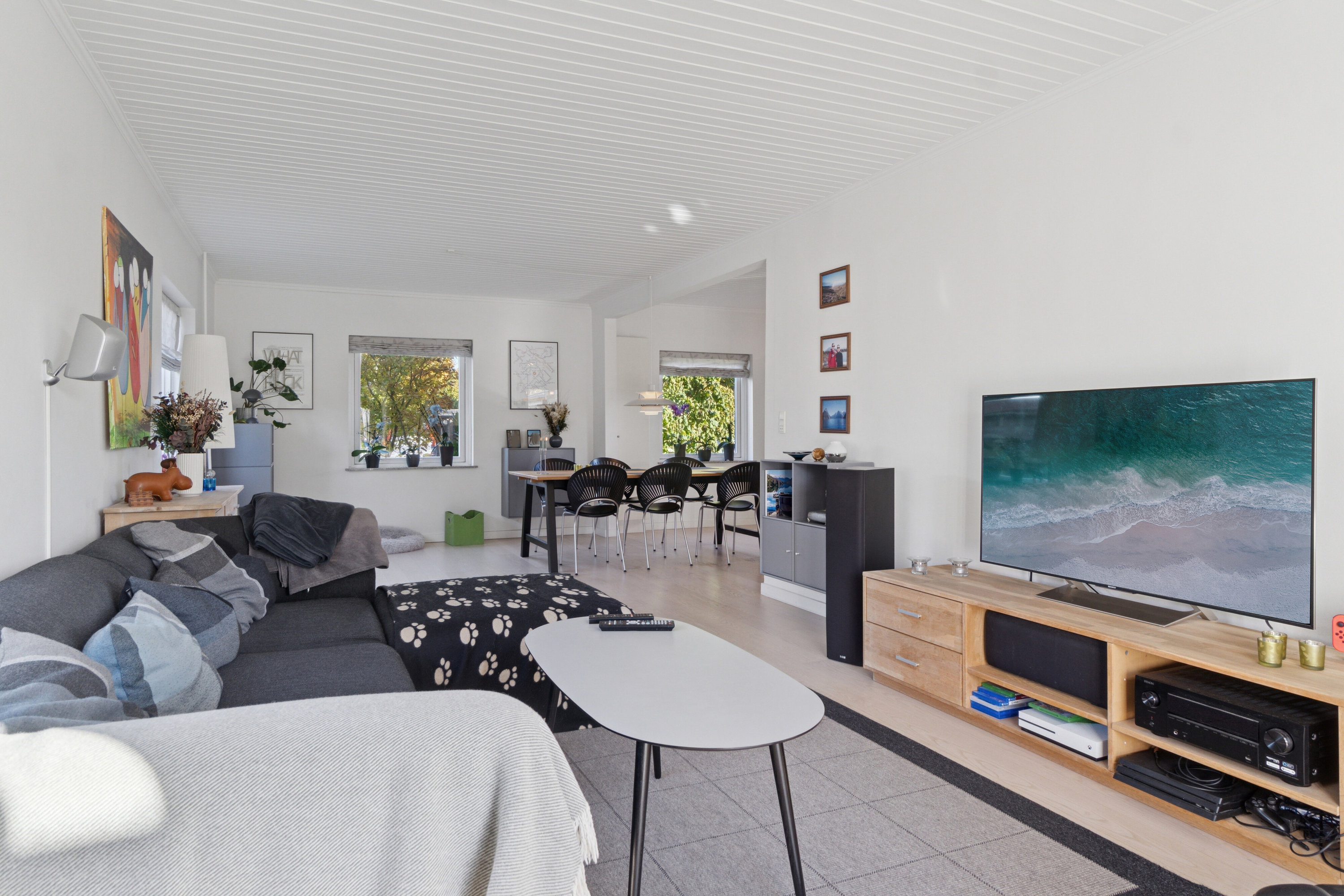 Fremhævet stue billede i fuldskærmstilstand. Billede af Rudebækvej 11, 2610 Rødovre