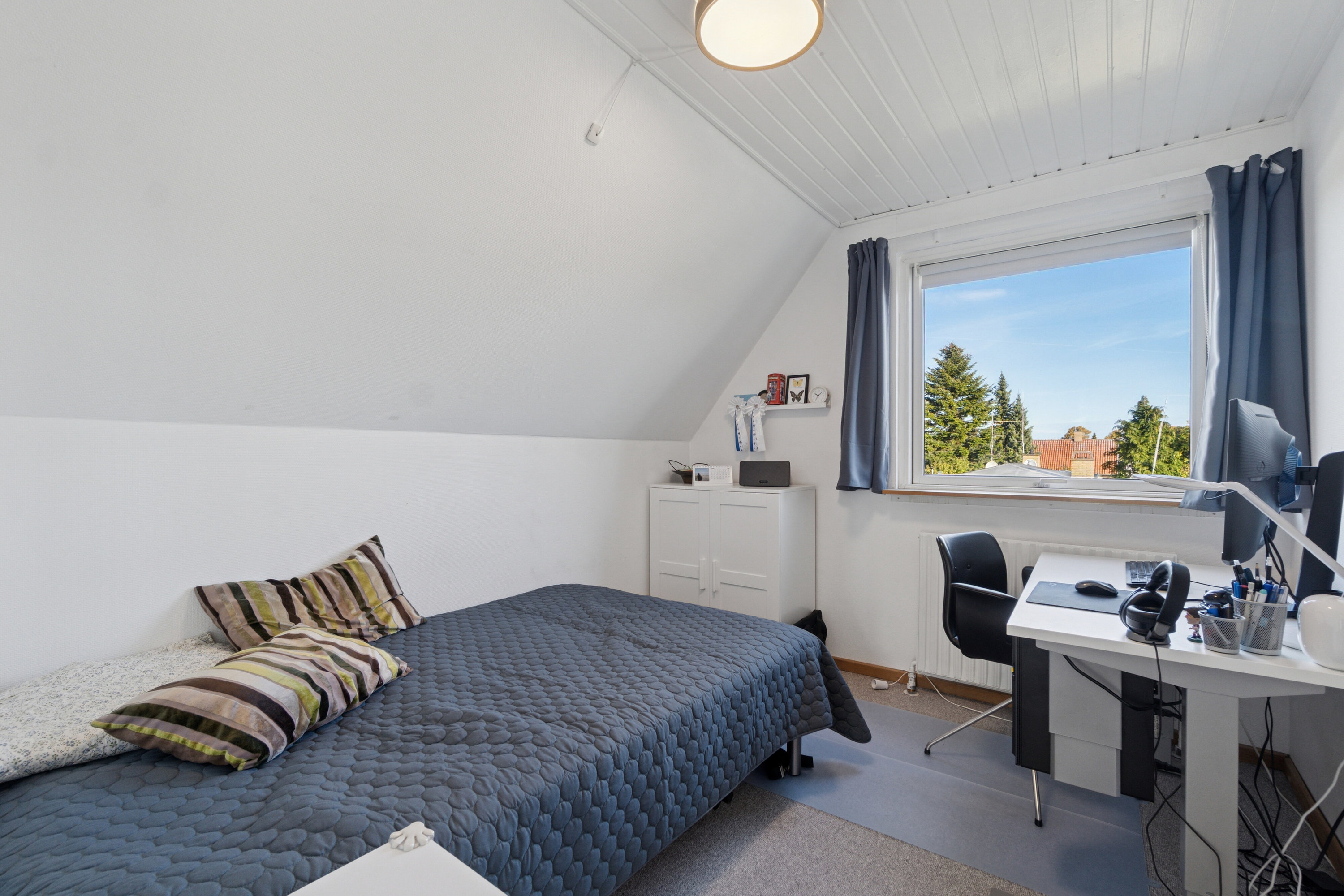 Fremhævet soveværelse billede i fuldskærmstilstand. Billede af Rudebækvej 11, 2610 Rødovre