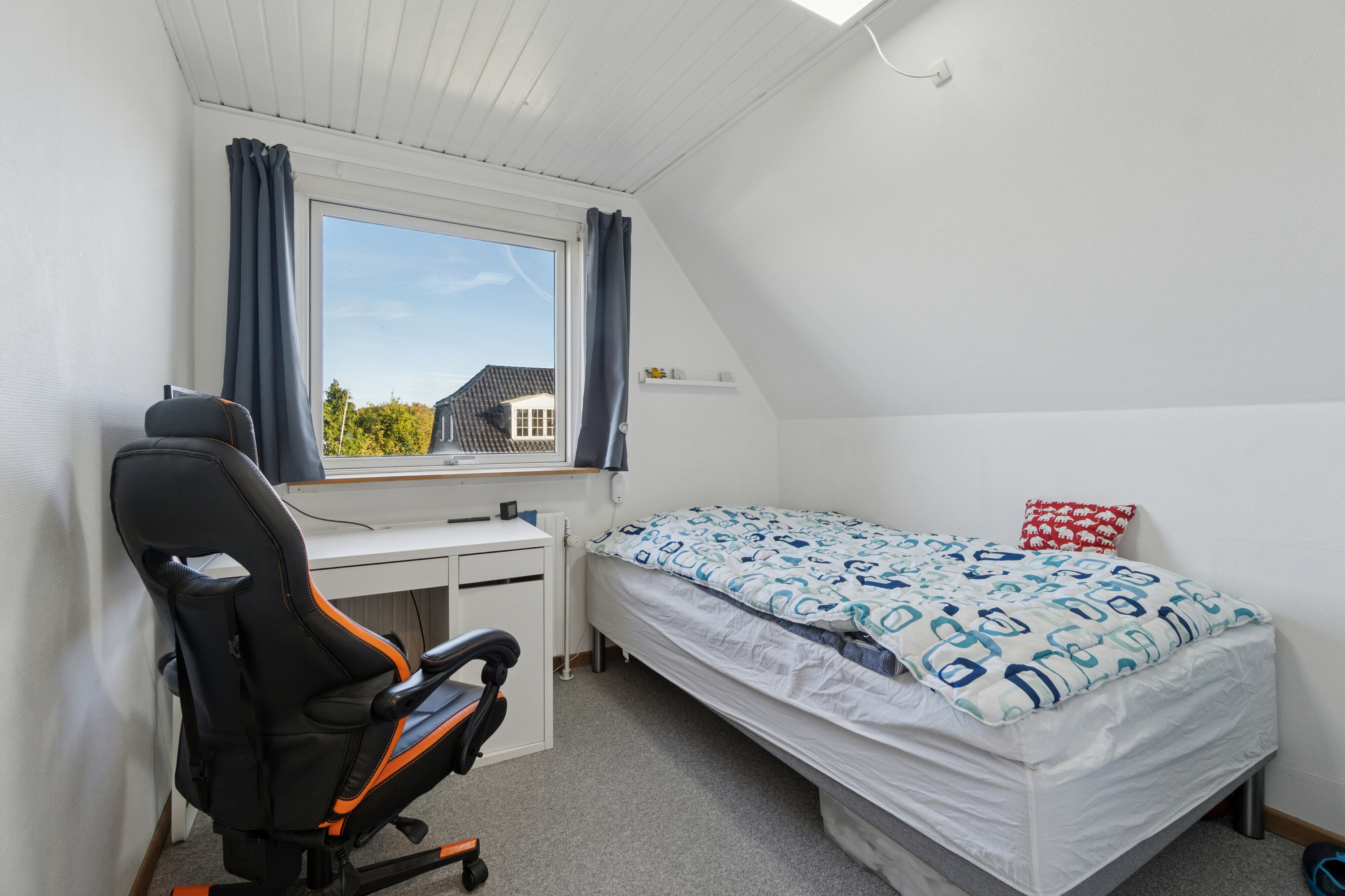 Fremhævet soveværelse billede i fuldskærmstilstand. Billede af Rudebækvej 11, 2610 Rødovre