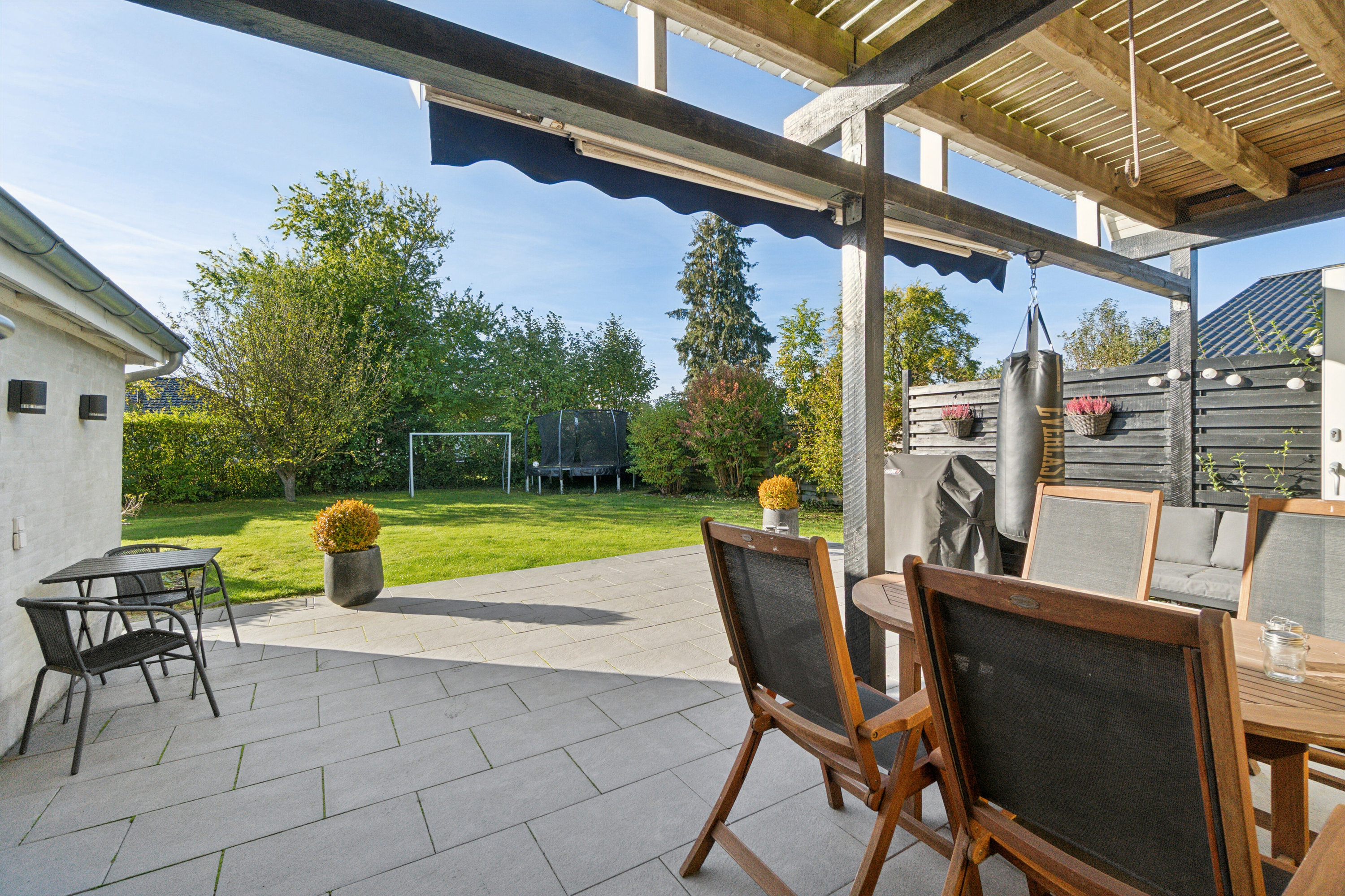 Fremhævet overdækket terrasse billede i fuldskærmstilstand. Billede af Rudebækvej 11, 2610 Rødovre