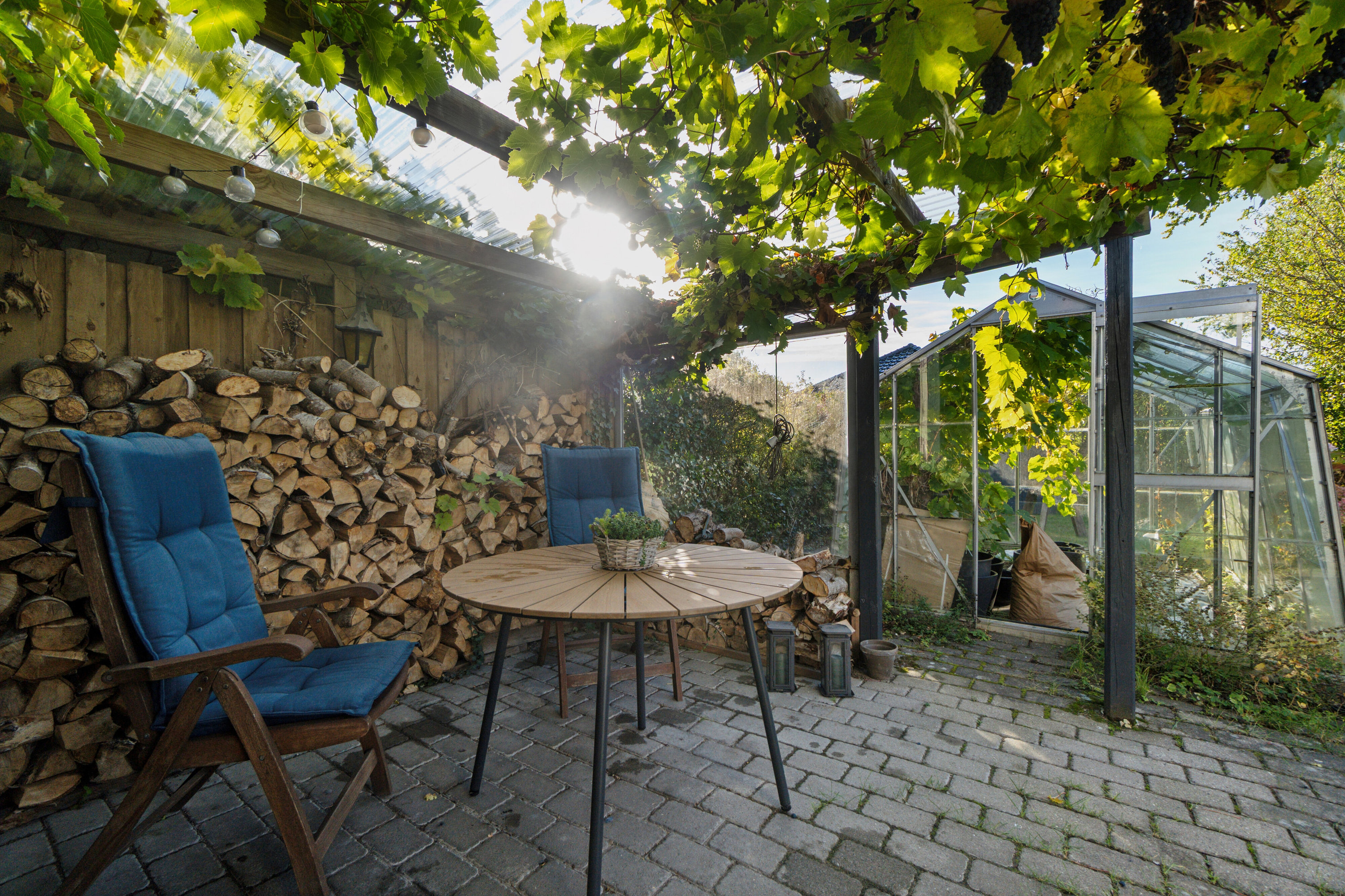 Fremhævet overdækket terrasse billede i fuldskærmstilstand. Billede af Rudebækvej 11, 2610 Rødovre