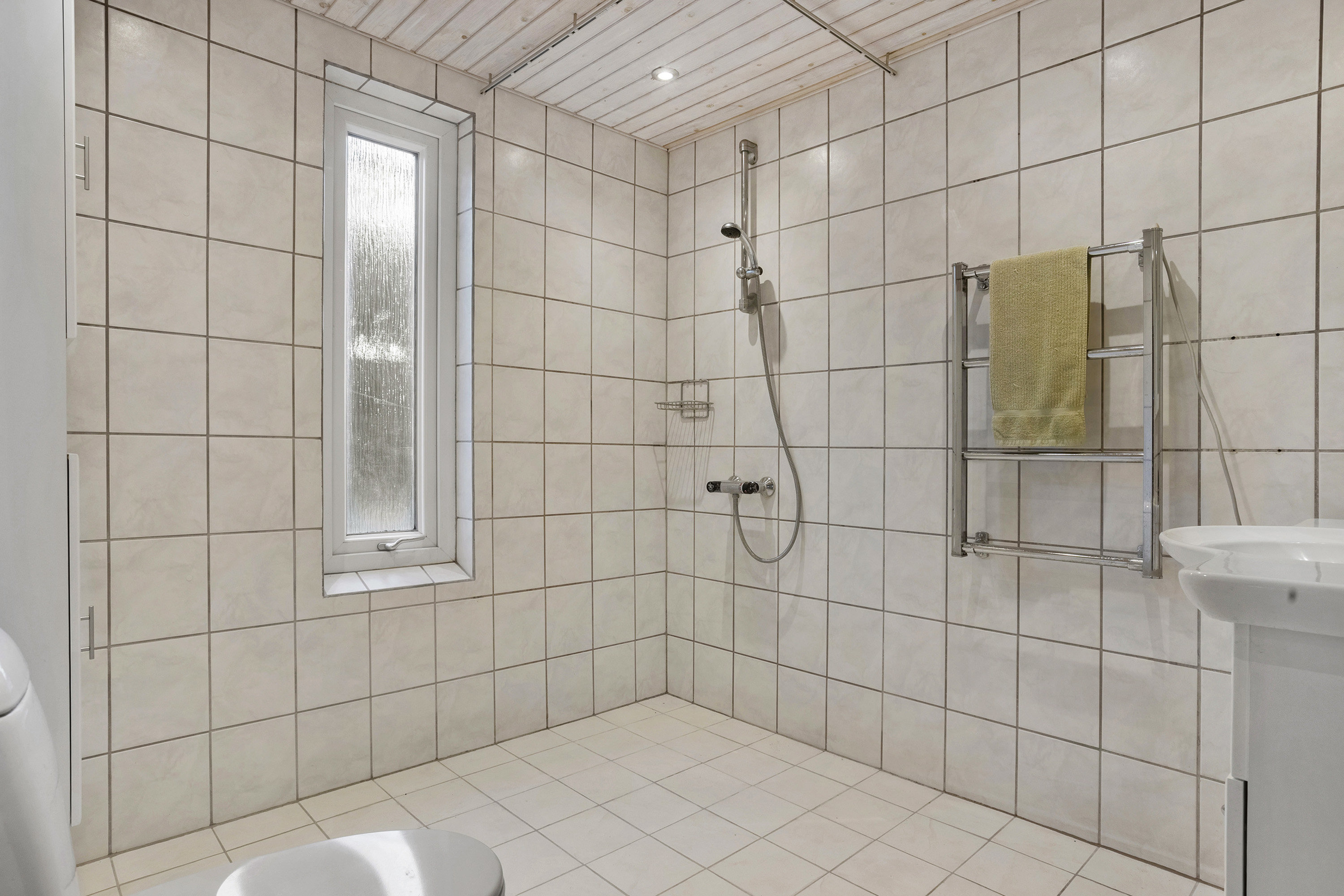 Fremhævet badeværelse billede i fuldskærmstilstand. Billede af Østre Alle 4, 6650 Brørup