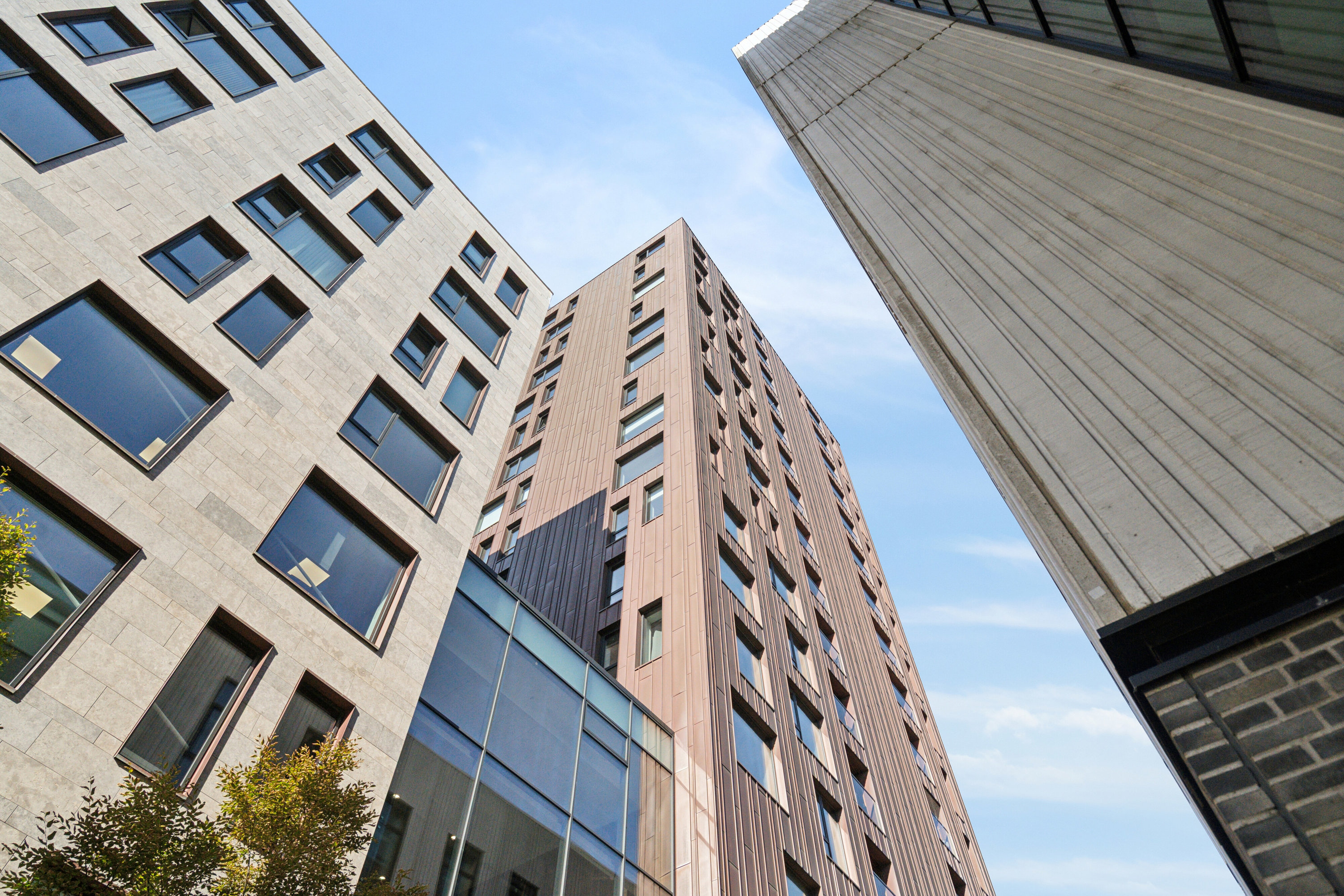 Fremhævet udendørs billede i fuldskærmstilstand. Billede af Odeons Kvarter 21, 10. tv., 5000 Odense C