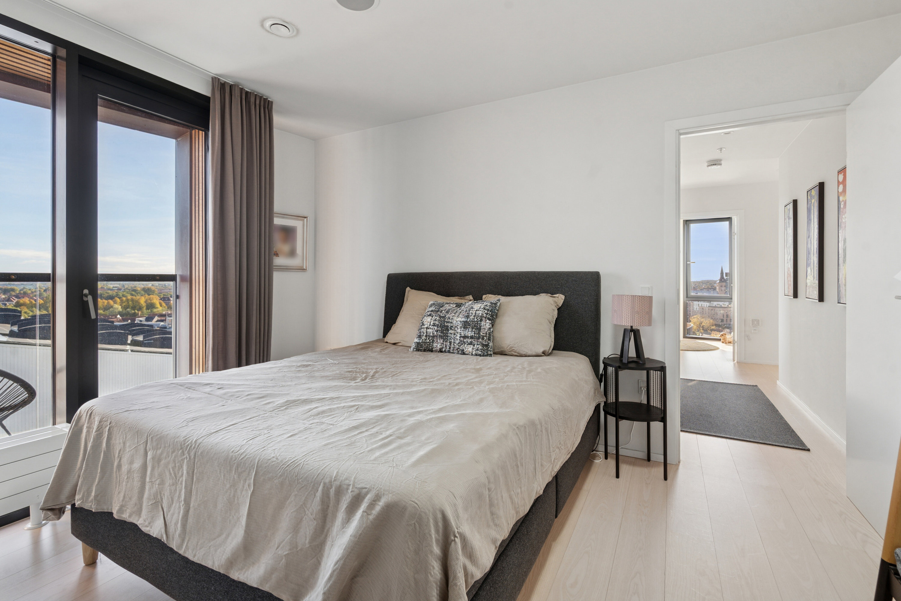 Fremhævet soveværelse billede i fuldskærmstilstand. Billede af Odeons Kvarter 21, 10. tv., 5000 Odense C