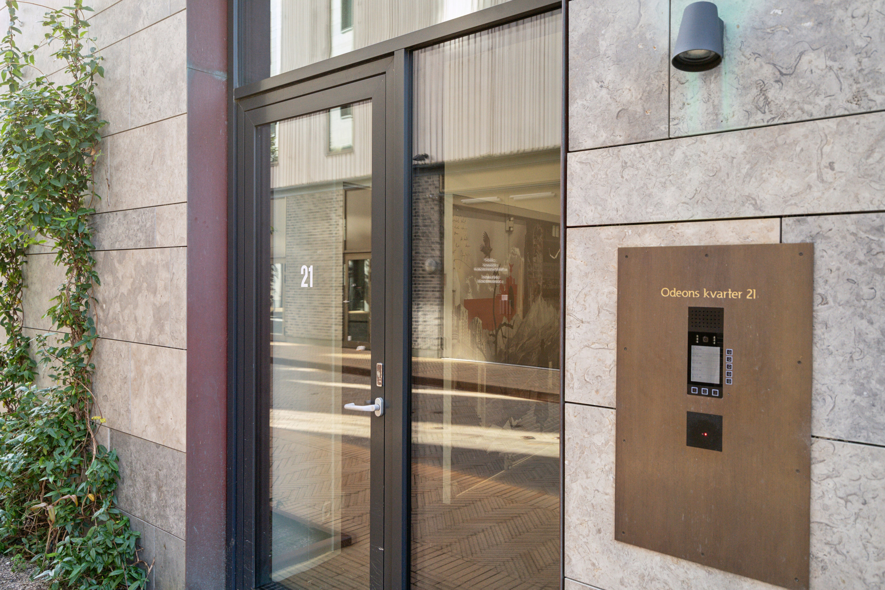 Fremhævet udendørs billede i fuldskærmstilstand. Billede af Odeons Kvarter 21, 10. tv., 5000 Odense C