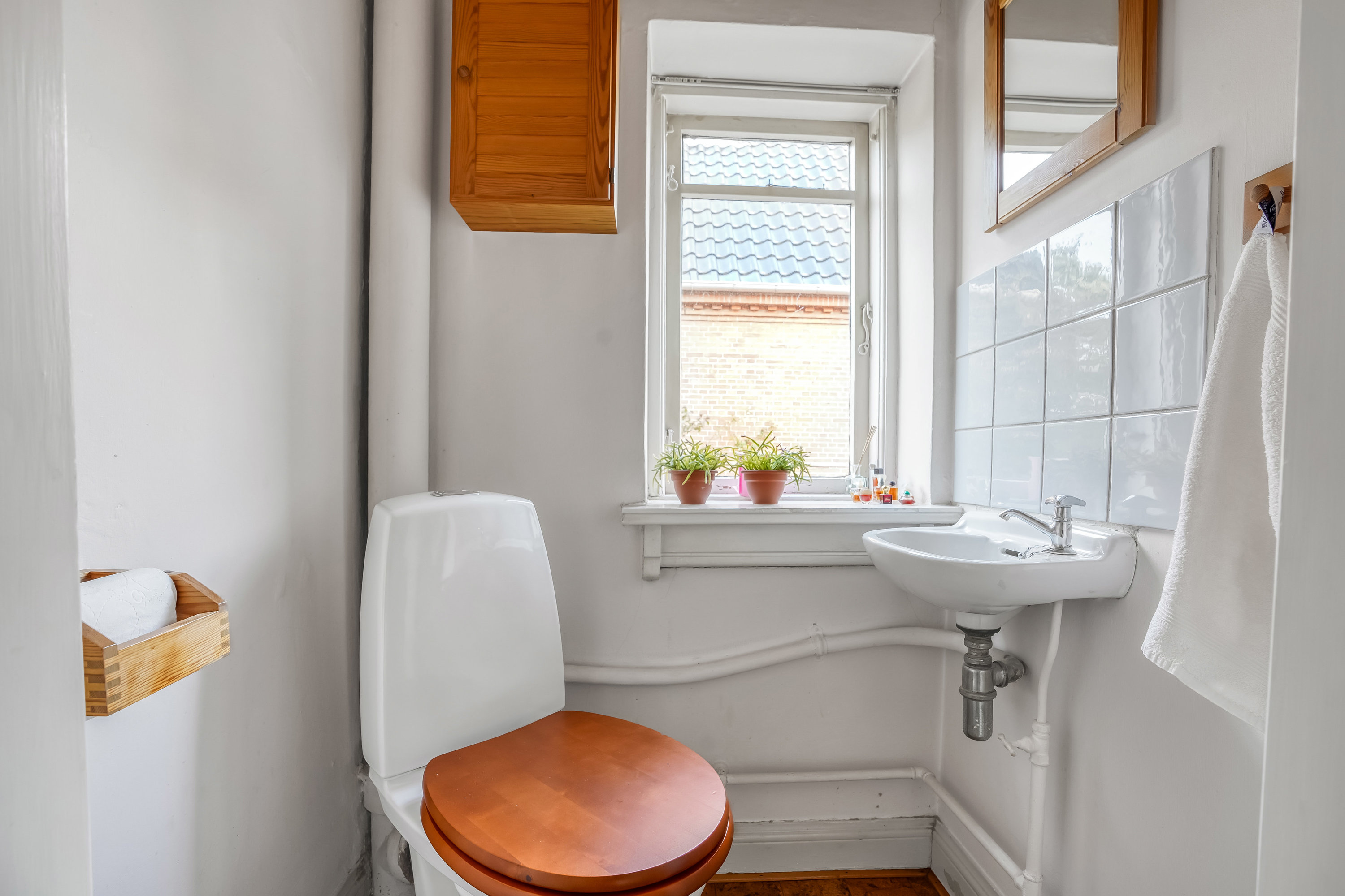 Fremhævet toilet billede i fuldskærmstilstand. Billede af Hjallesevej 125, 5230 Odense M