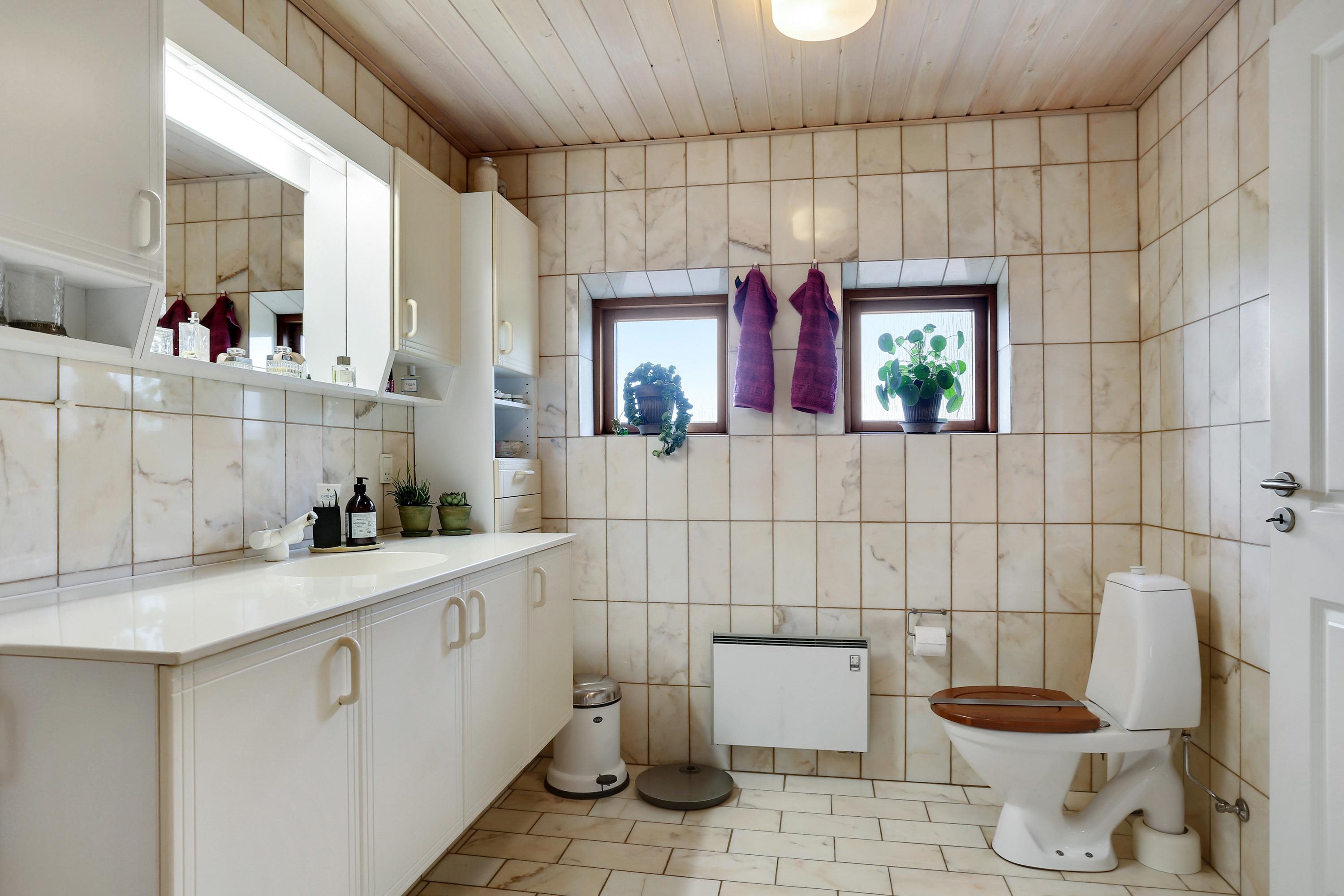 Fremhævet badeværelse billede i fuldskærmstilstand. Billede af Eskærvej 10, Mejling, 9900 Frederikshavn