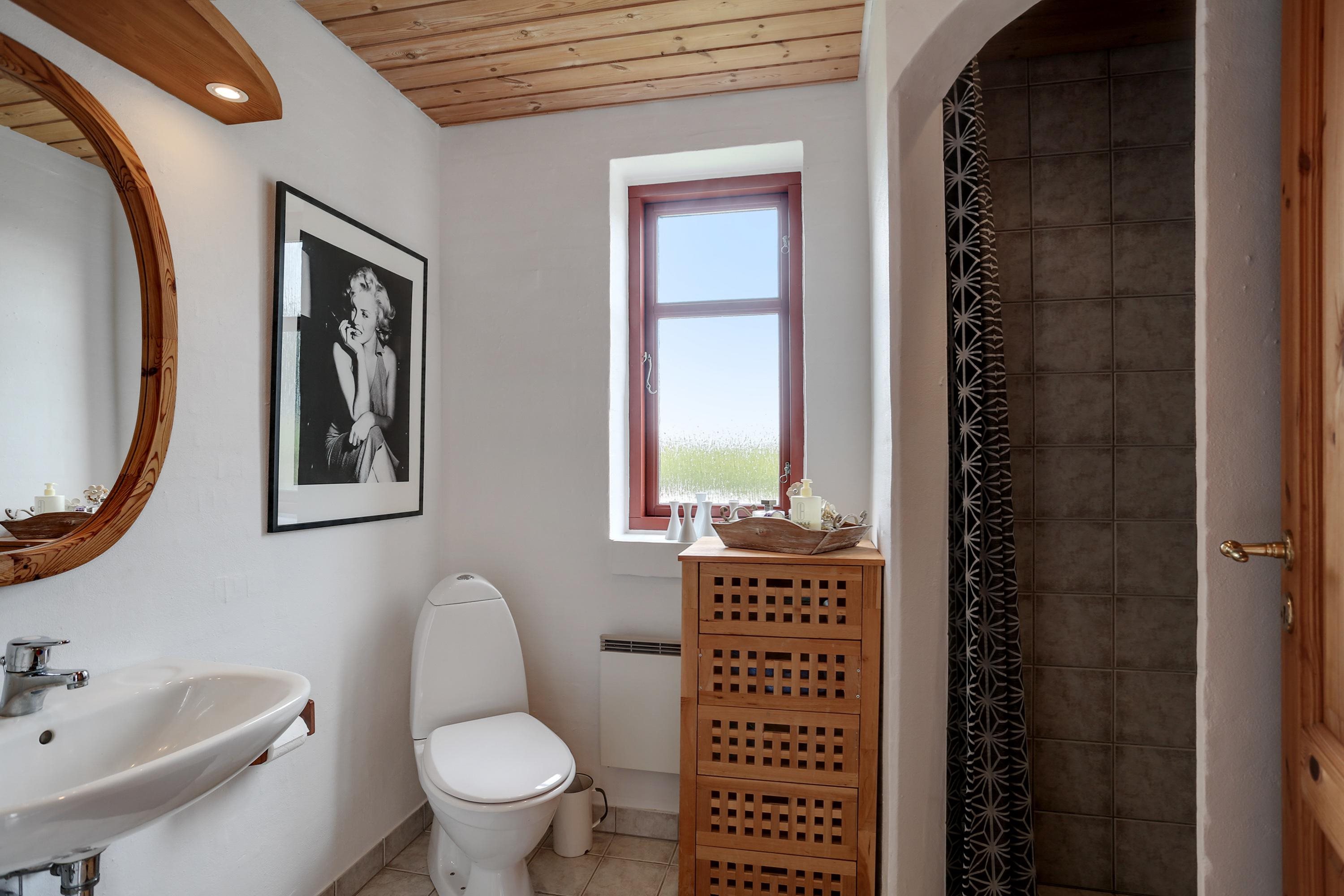 Fremhævet badeværelse billede i fuldskærmstilstand. Billede af Eskærvej 10, Mejling, 9900 Frederikshavn