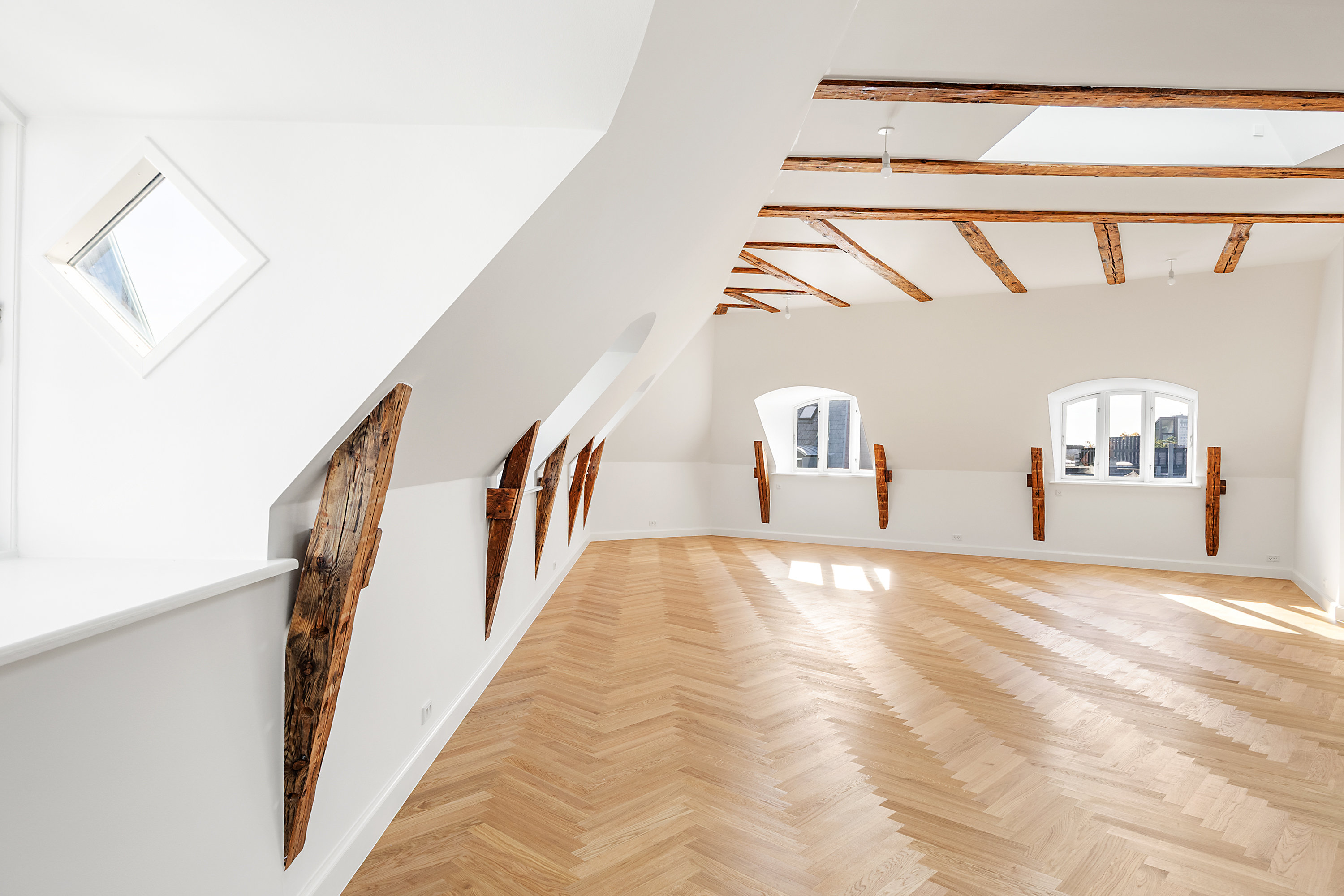 Fremhævet stue billede i fuldskærmstilstand. Billede af Klosterstræde 3, 4. 3., 1157 København K