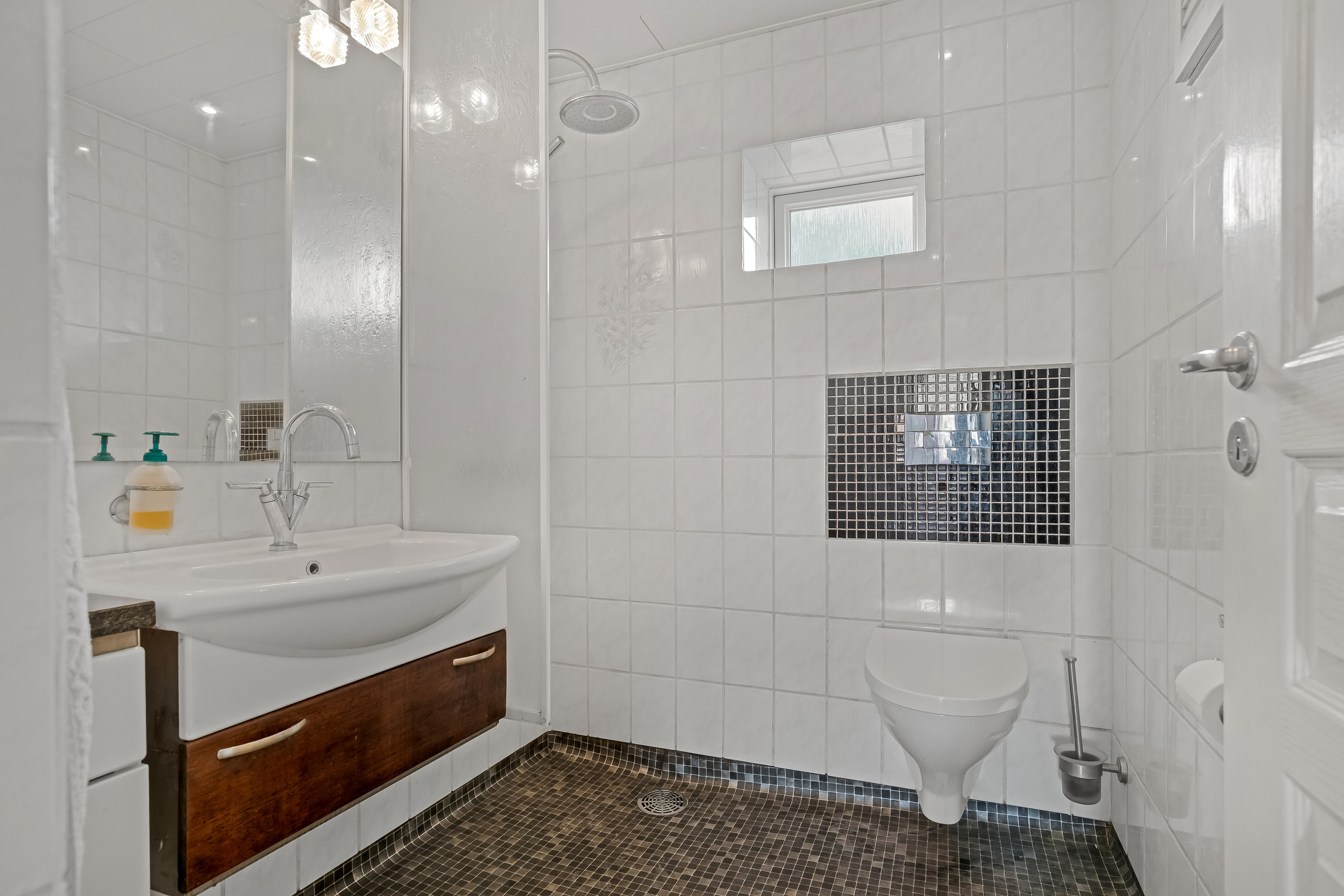 Fremhævet badeværelse billede i fuldskærmstilstand. Billede af Ryesvej 11, 7500 Holstebro