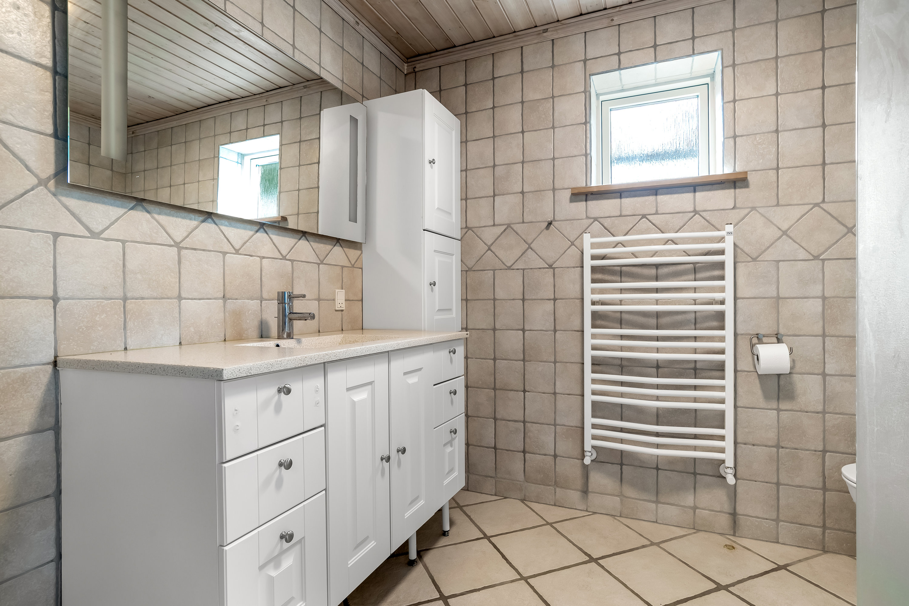 Fremhævet badeværelse billede i fuldskærmstilstand. Billede af Kobberupvej 71C, Mejrup, 7500 Holstebro