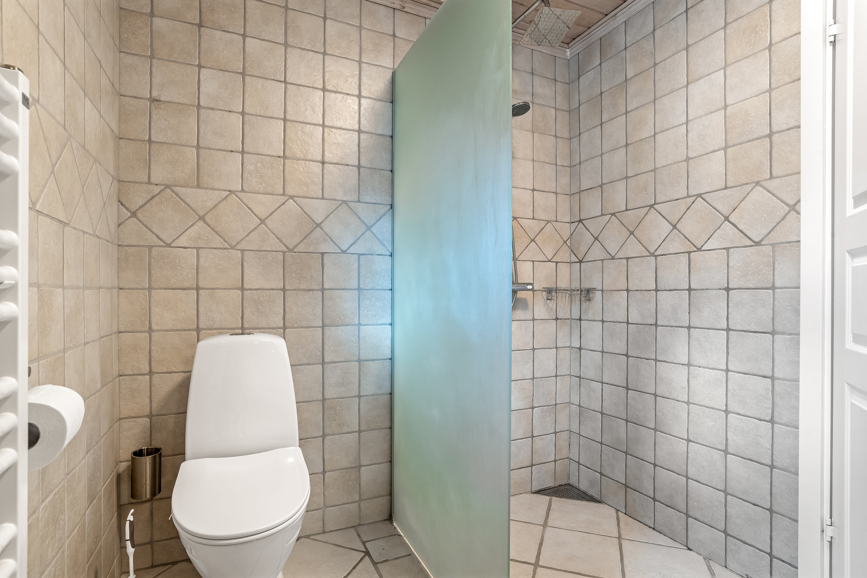 Fremhævet badeværelse billede i fuldskærmstilstand. Billede af Kobberupvej 71C, Mejrup, 7500 Holstebro