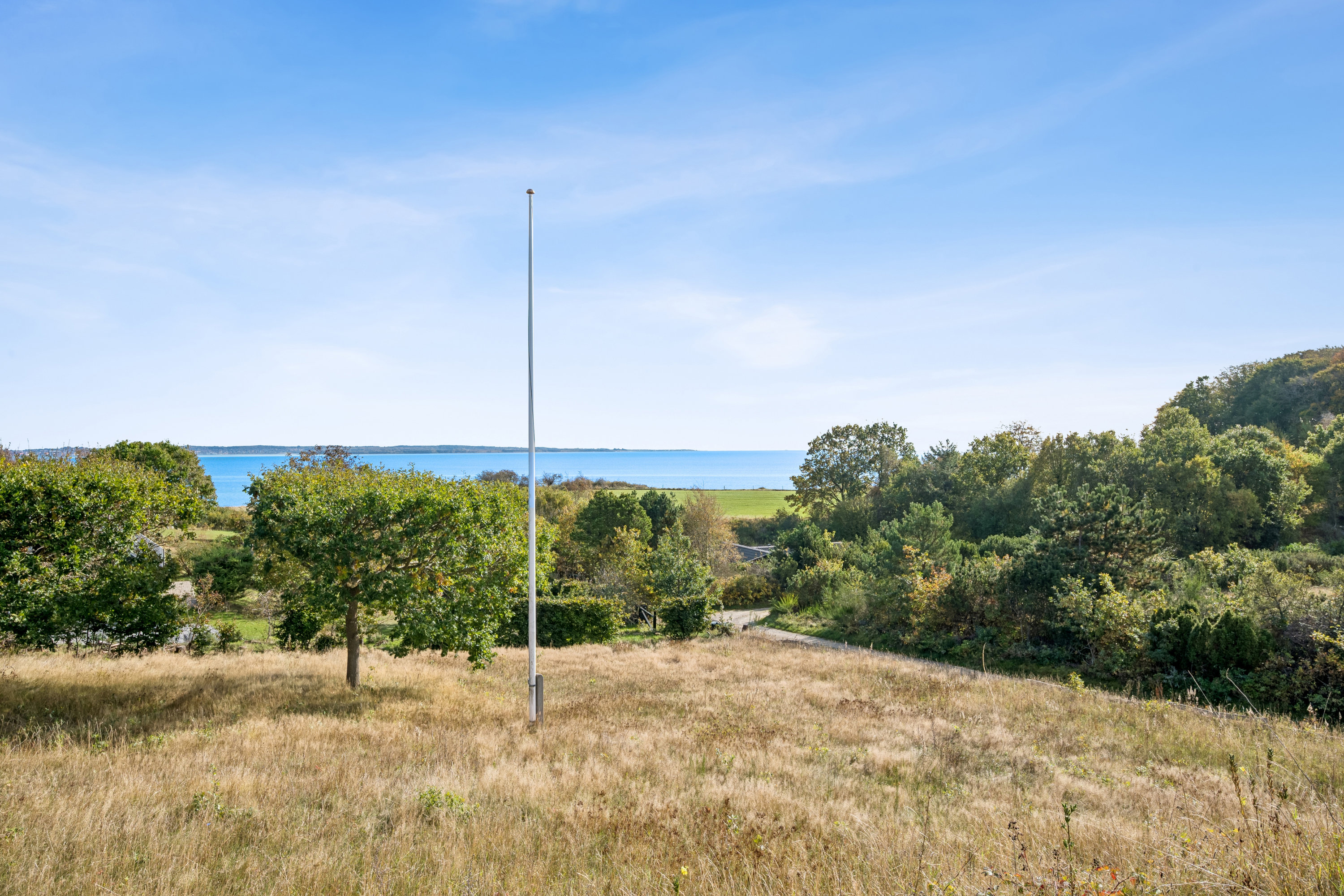 Fremhævet have billede i fuldskærmstilstand. Billede af Hybenvej 7, Fuglsø Strand, 8400 Ebeltoft