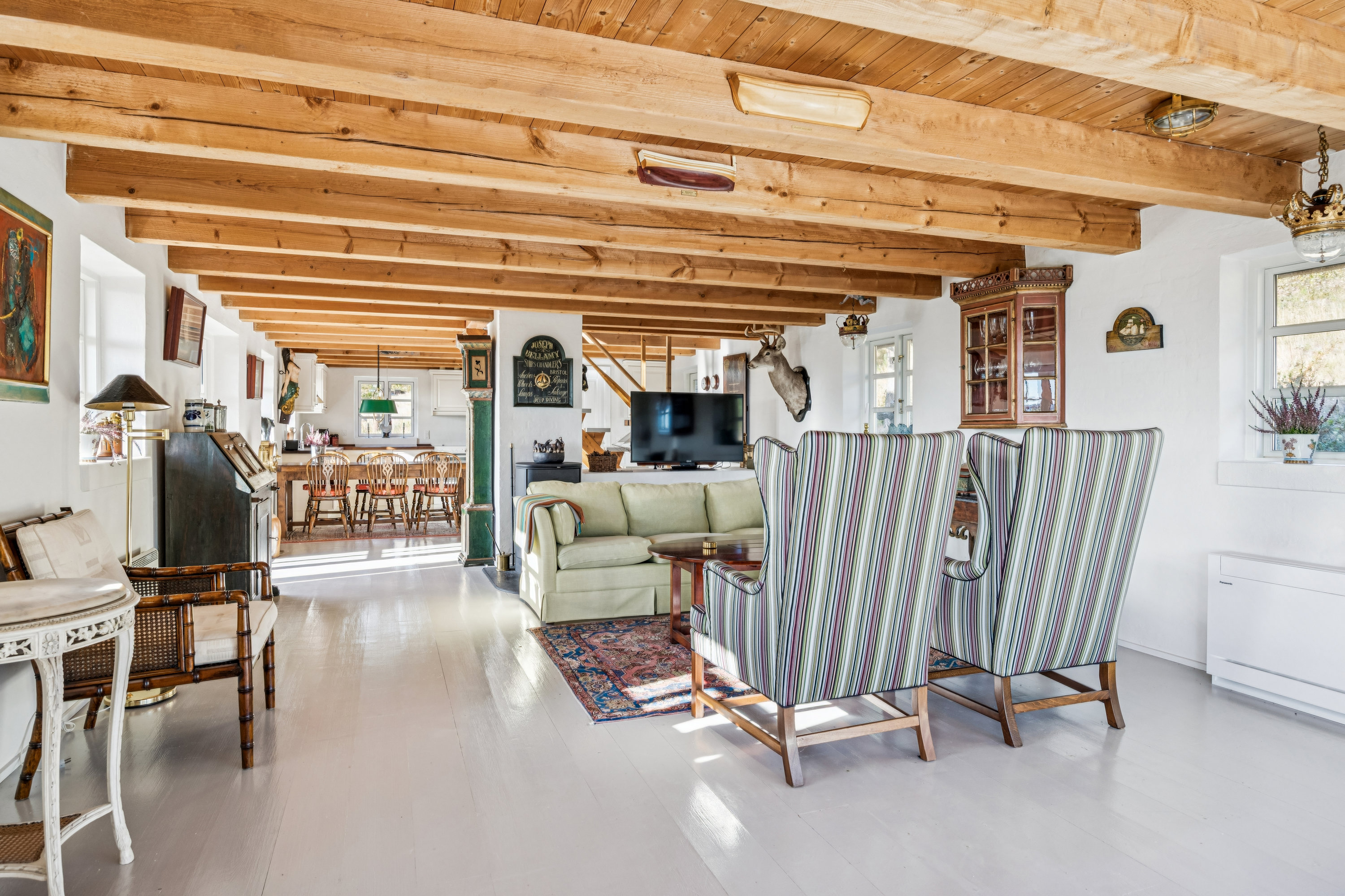 Fremhævet stue billede i fuldskærmstilstand. Billede af Hybenvej 7, Fuglsø Strand, 8400 Ebeltoft