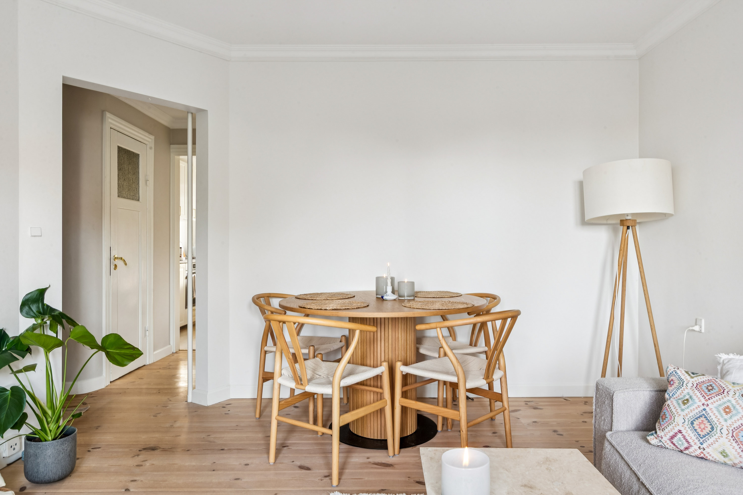 Fremhævet stue billede i fuldskærmstilstand. Billede af Rolighedsvej 13A, st.. th., 3000 Helsingør