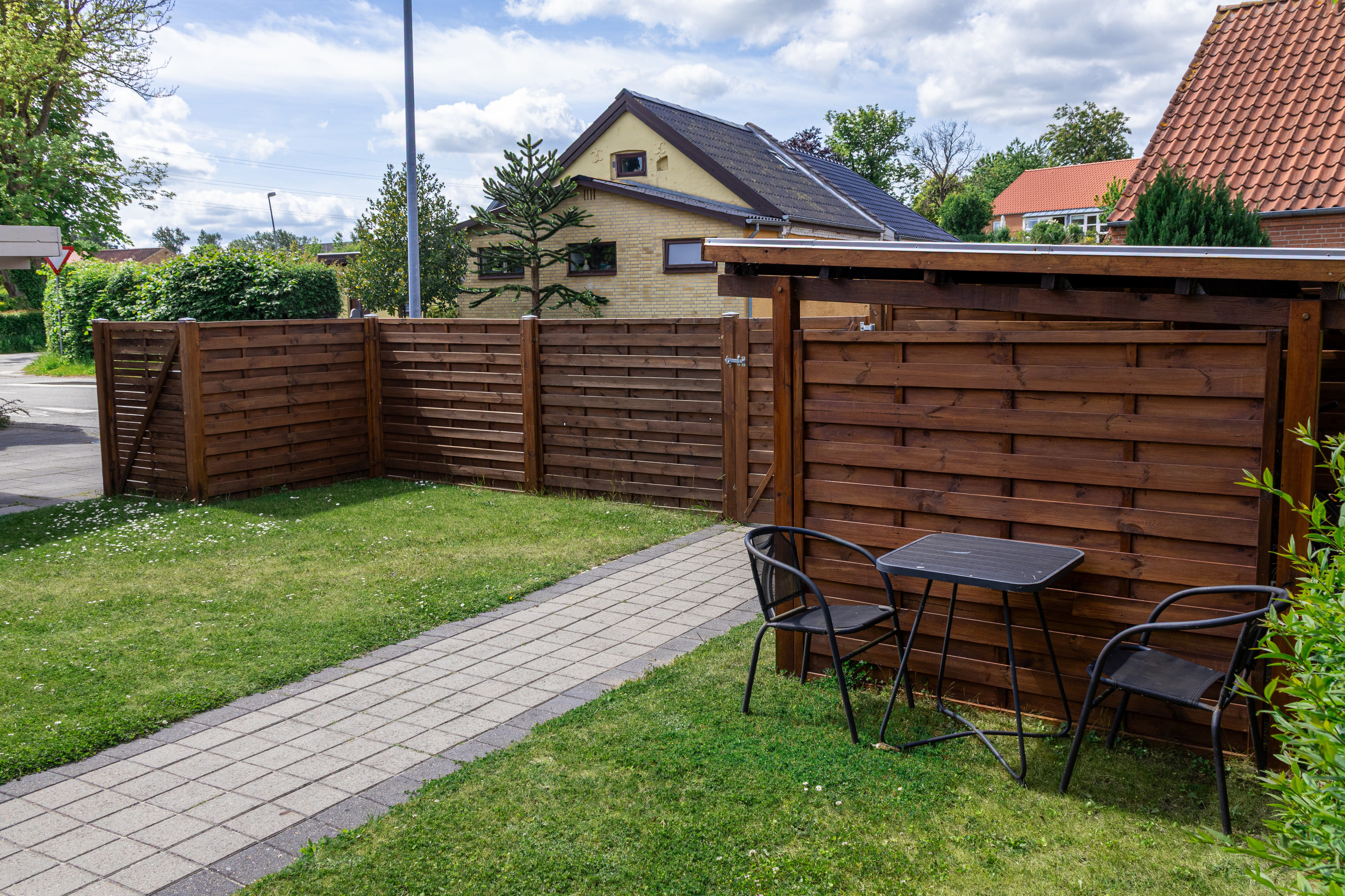 Fremhævet forhave billede i fuldskærmstilstand. Billede af Byvænget 17, Stavtrup, 8260 Viby J