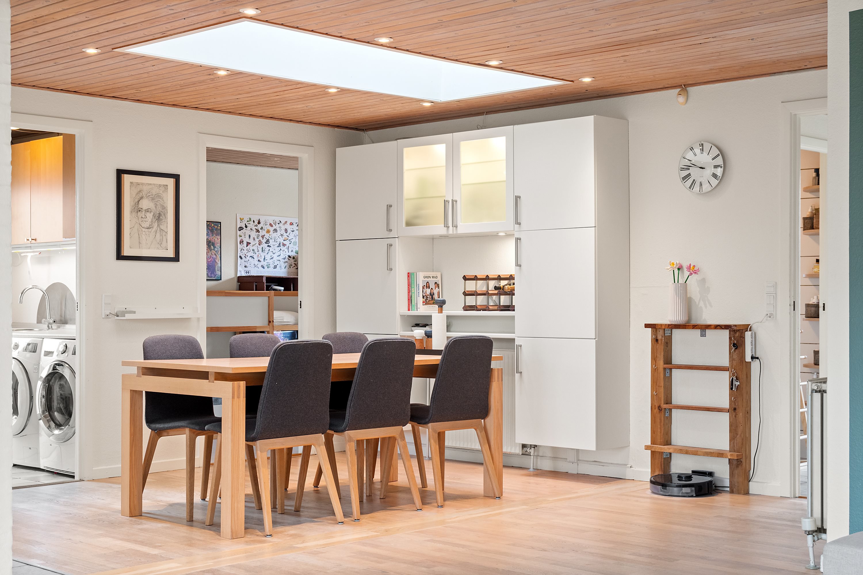 Fremhævet alrum billede i fuldskærmstilstand. Billede af Byvænget 17, Stavtrup, 8260 Viby J