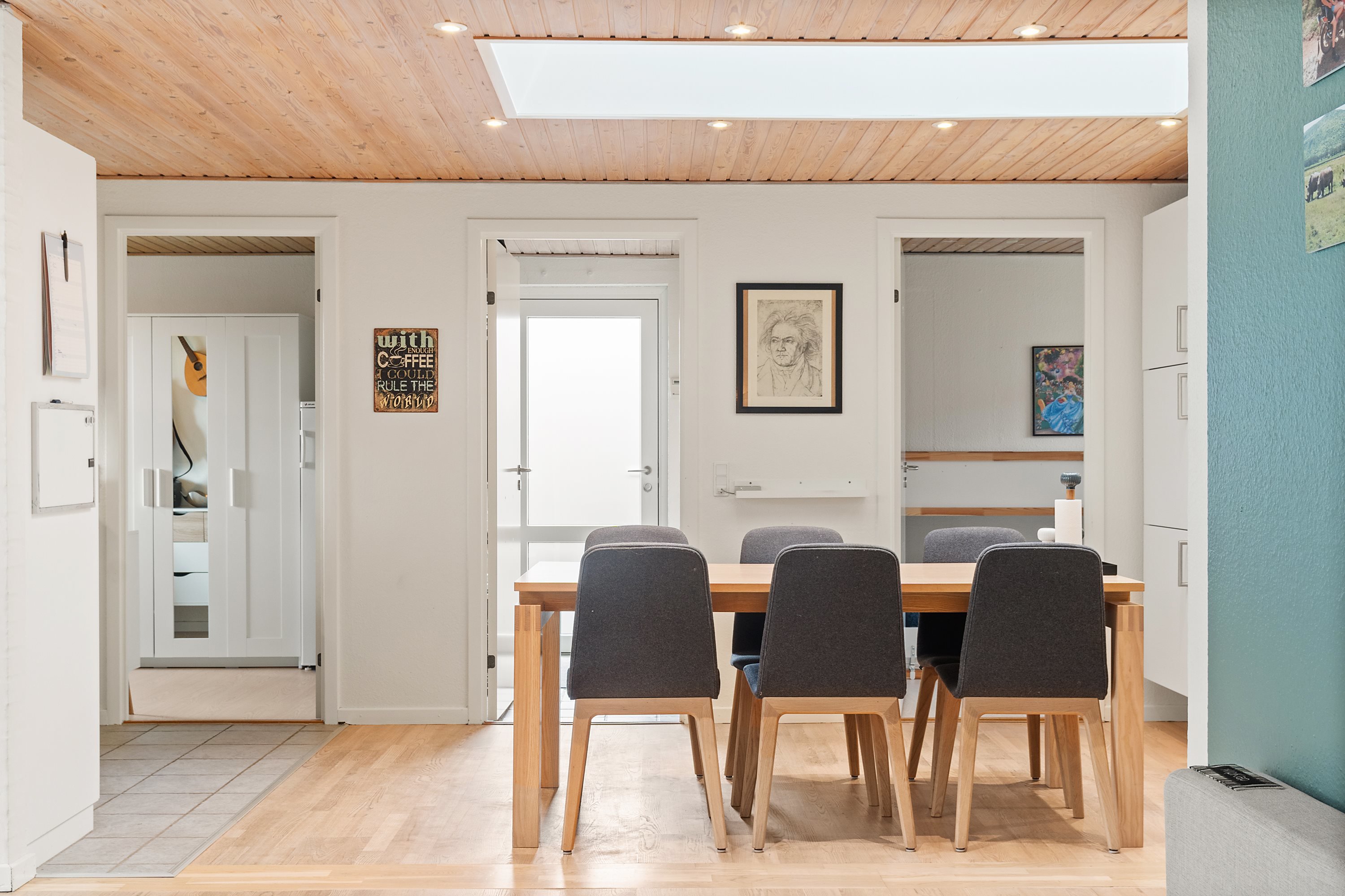 Fremhævet alrum billede i fuldskærmstilstand. Billede af Byvænget 17, Stavtrup, 8260 Viby J