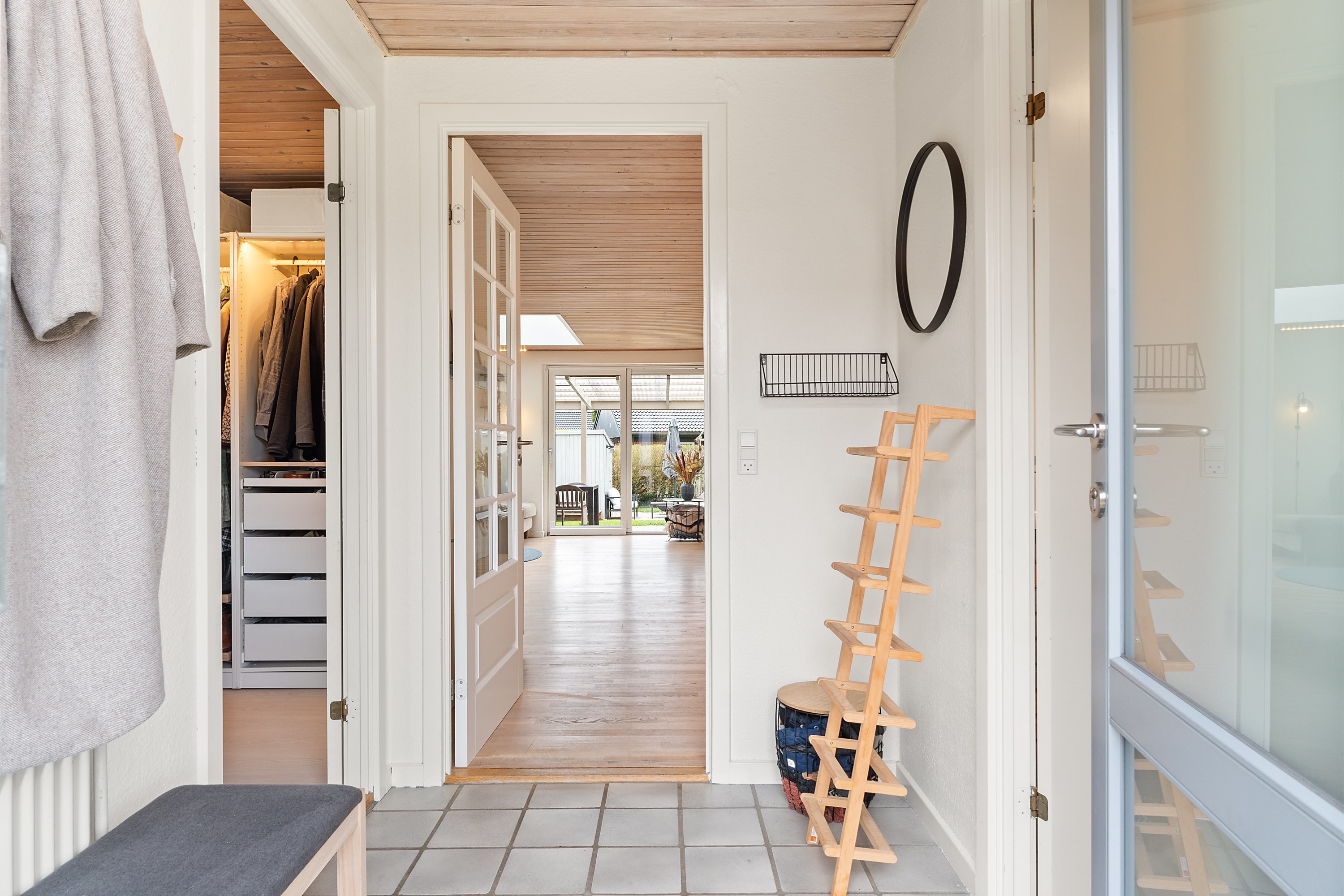 Fremhævet entré billede i fuldskærmstilstand. Billede af Byvænget 17, Stavtrup, 8260 Viby J