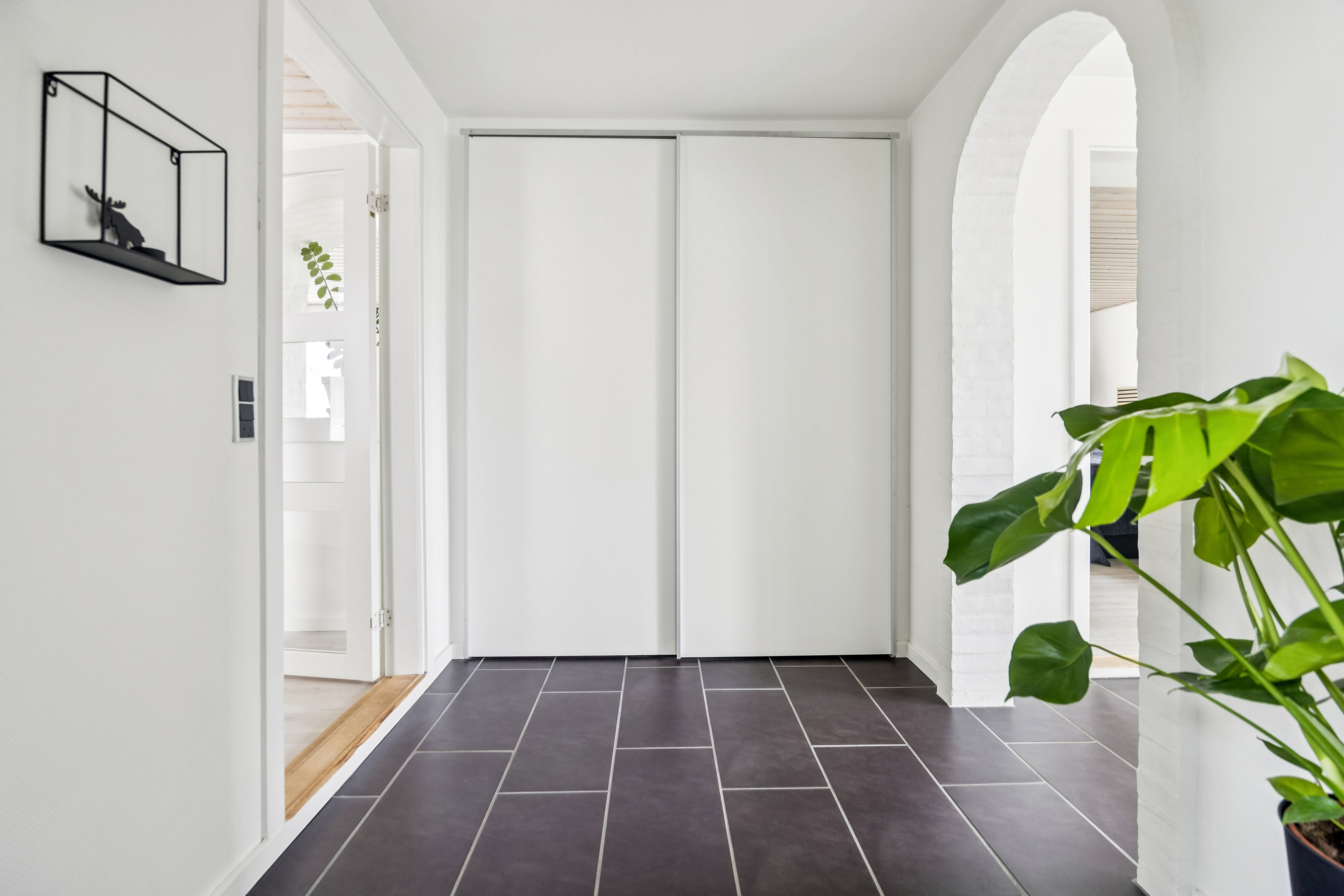 Fremhævet gang billede i fuldskærmstilstand. Billede af Egernvej 13, 9510 Arden