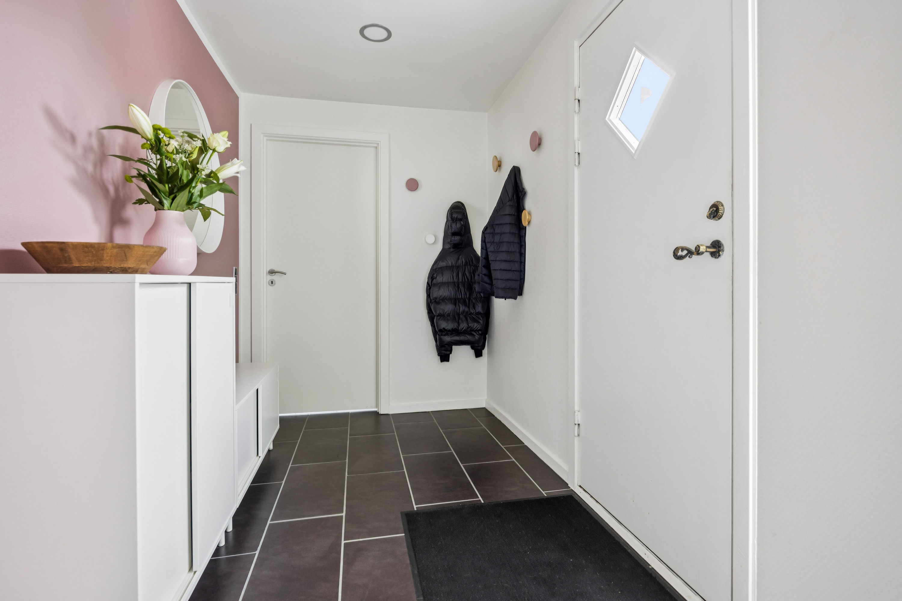 Fremhævet entré billede i fuldskærmstilstand. Billede af Egernvej 13, 9510 Arden