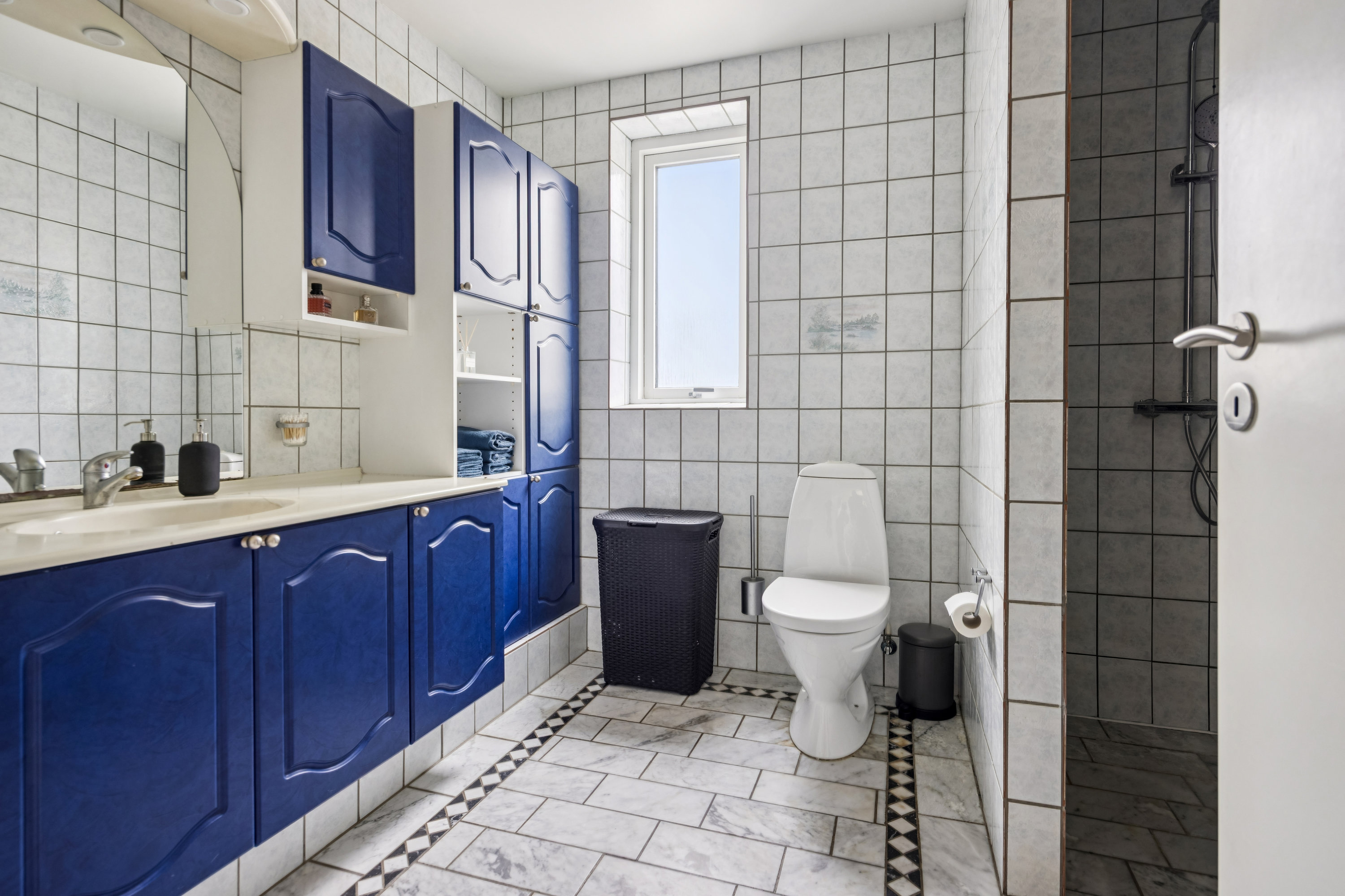 Fremhævet badeværelse billede i fuldskærmstilstand. Billede af Egernvej 13, 9510 Arden