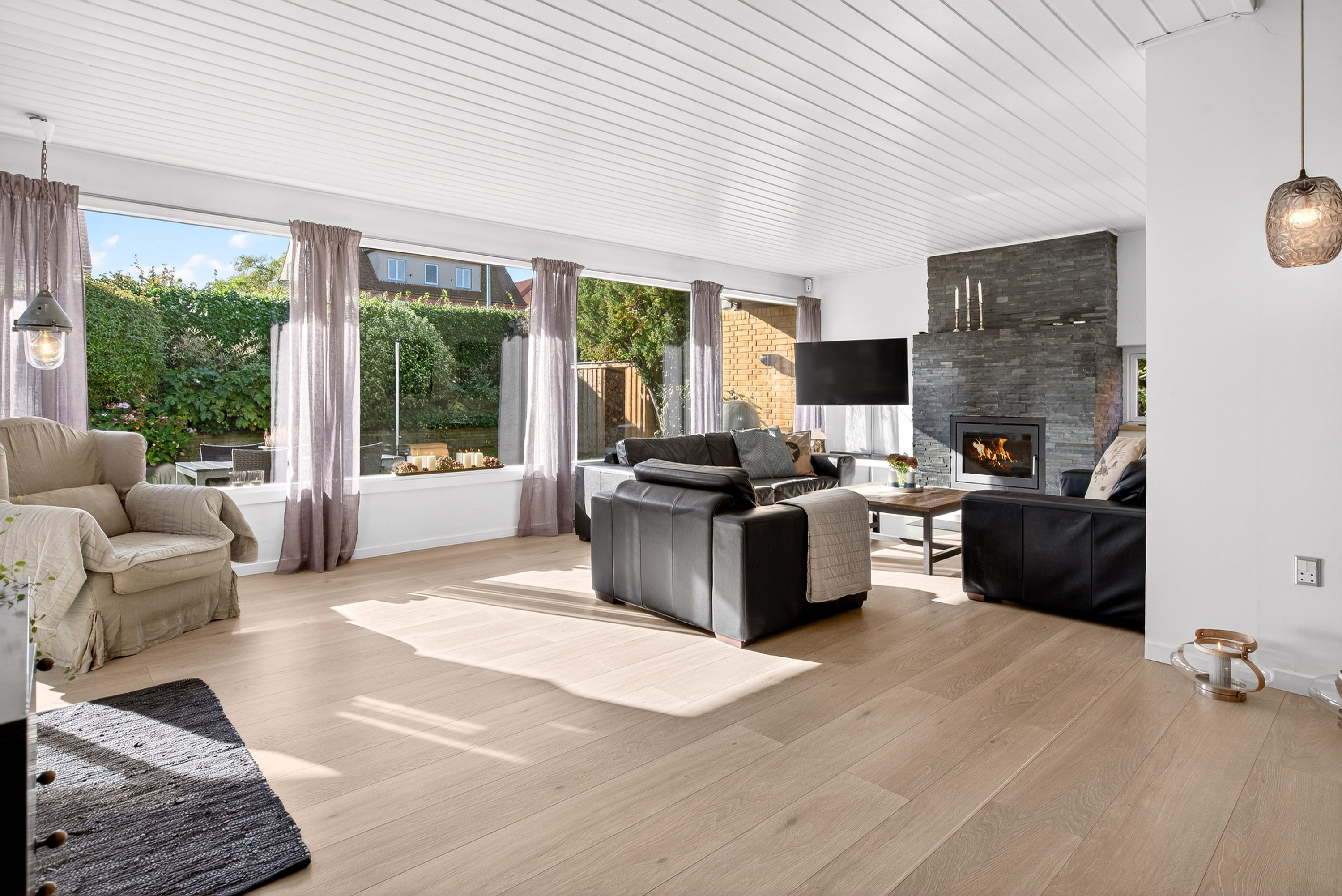 Fremhævet opholdsstue billede i fuldskærmstilstand. Billede af Gl Rådhusvej 31, 2750 Ballerup