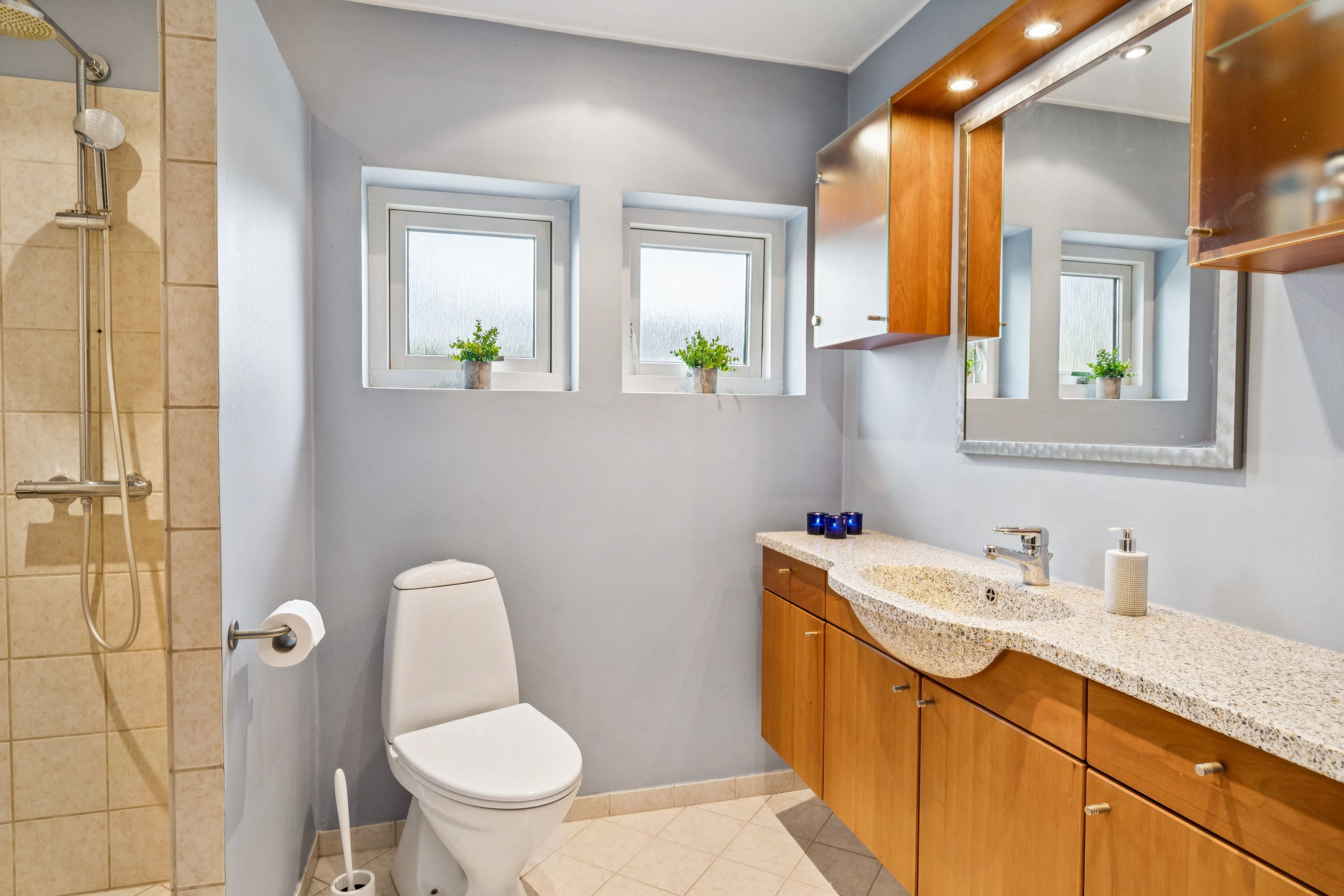 Fremhævet badeværelse billede i fuldskærmstilstand. Billede af Rønvangen 62, 8382 Hinnerup