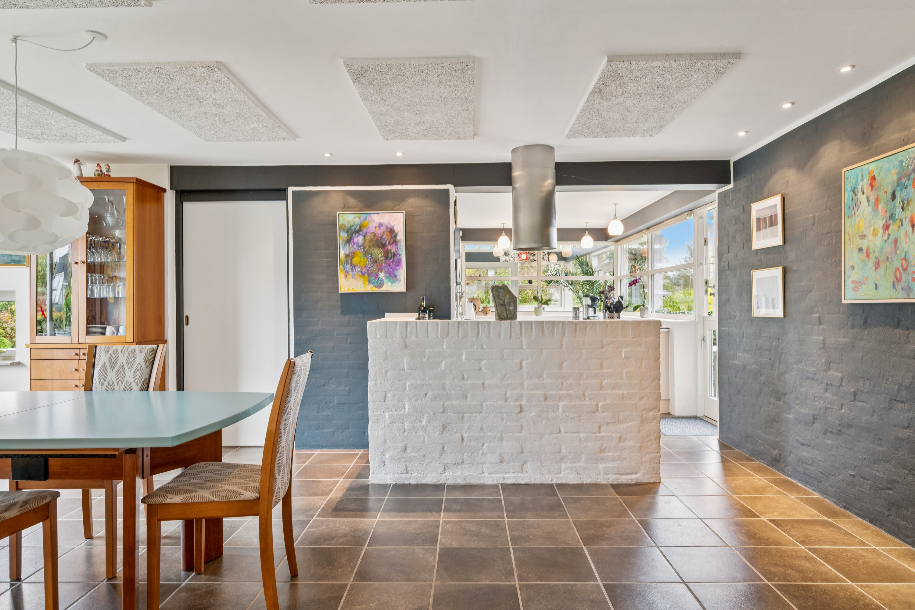 Fremhævet køkken billede i fuldskærmstilstand. Billede af Rønvangen 62, 8382 Hinnerup