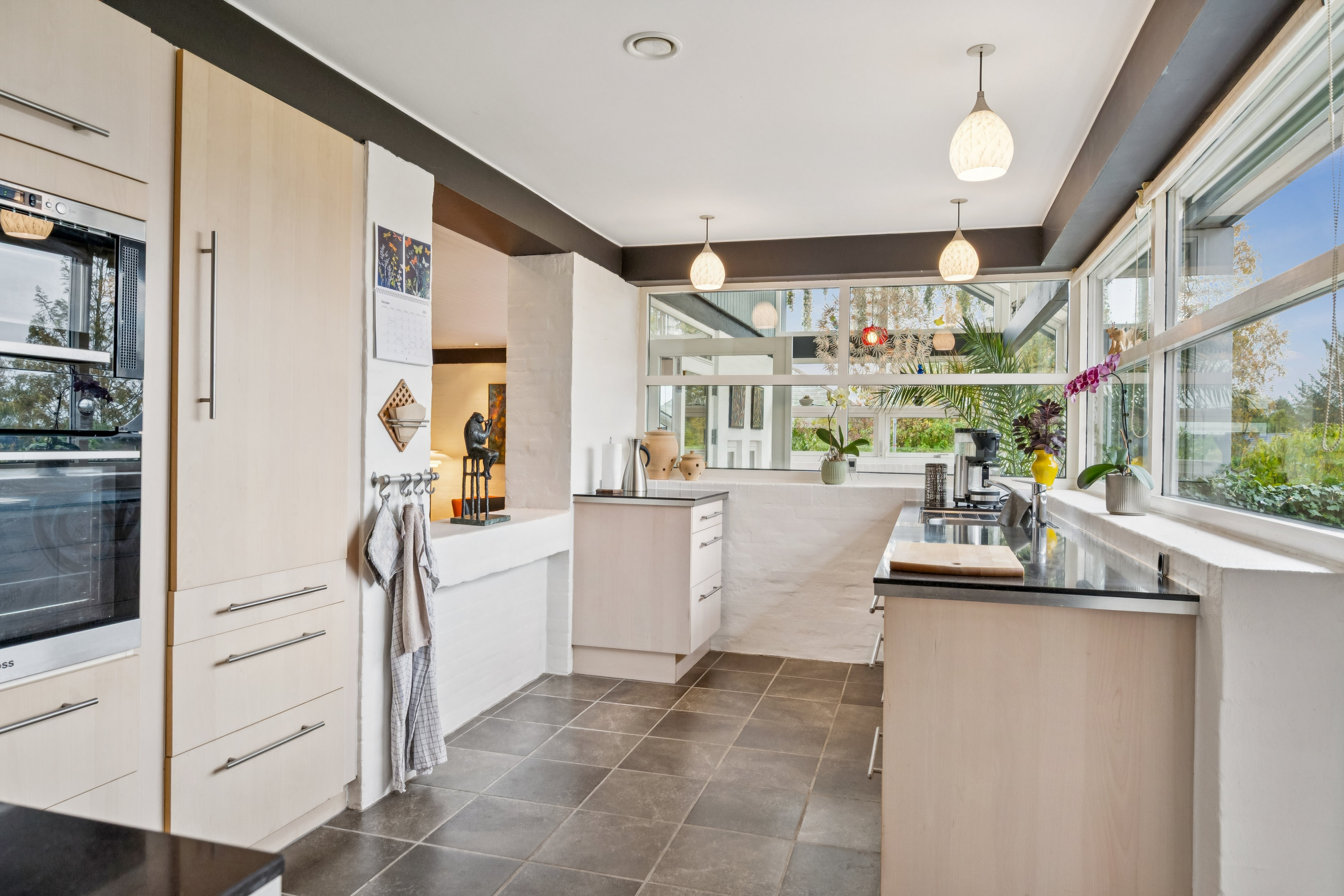 Fremhævet køkken billede i fuldskærmstilstand. Billede af Rønvangen 62, 8382 Hinnerup