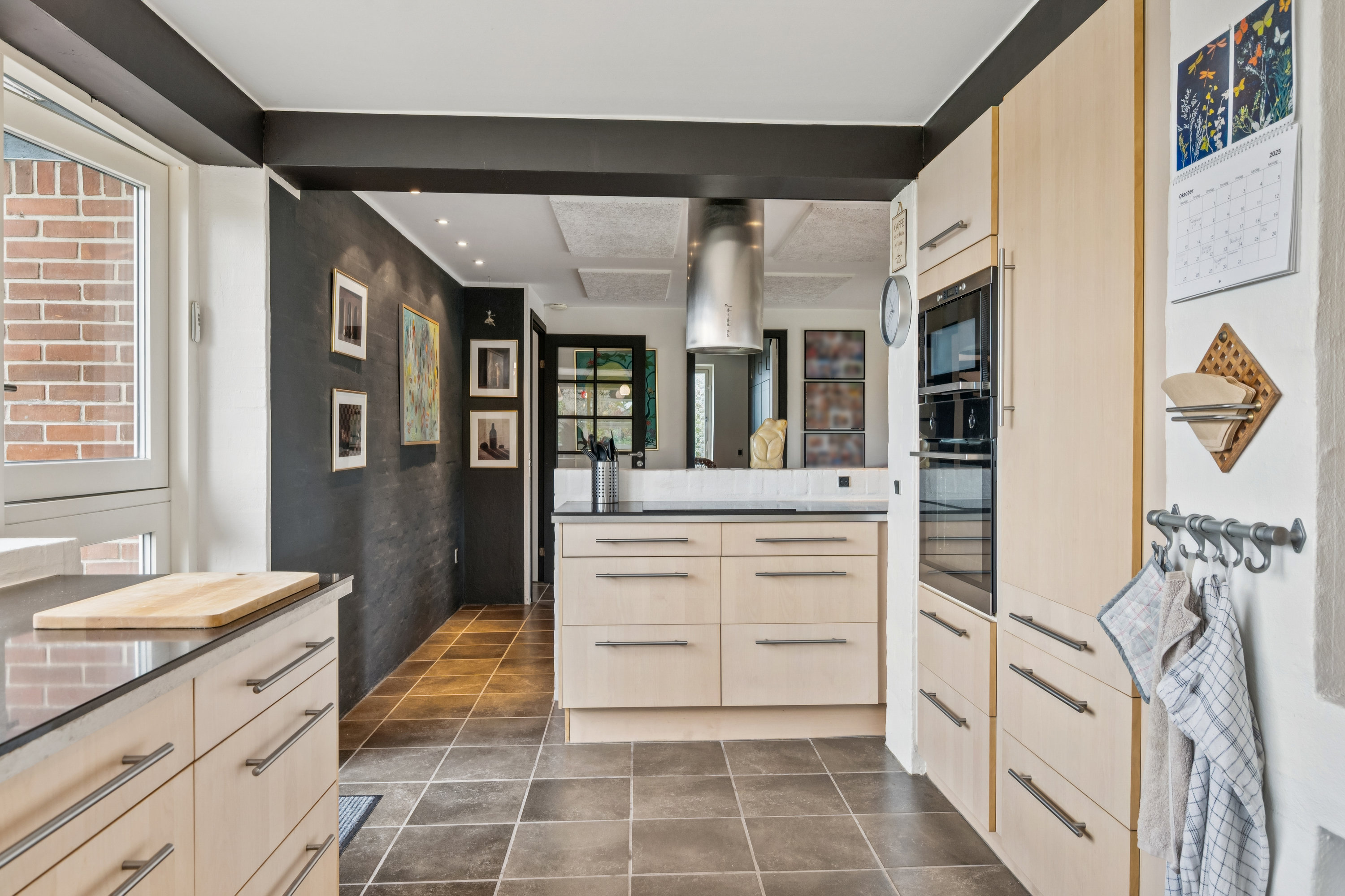 Fremhævet køkken billede i fuldskærmstilstand. Billede af Rønvangen 62, 8382 Hinnerup