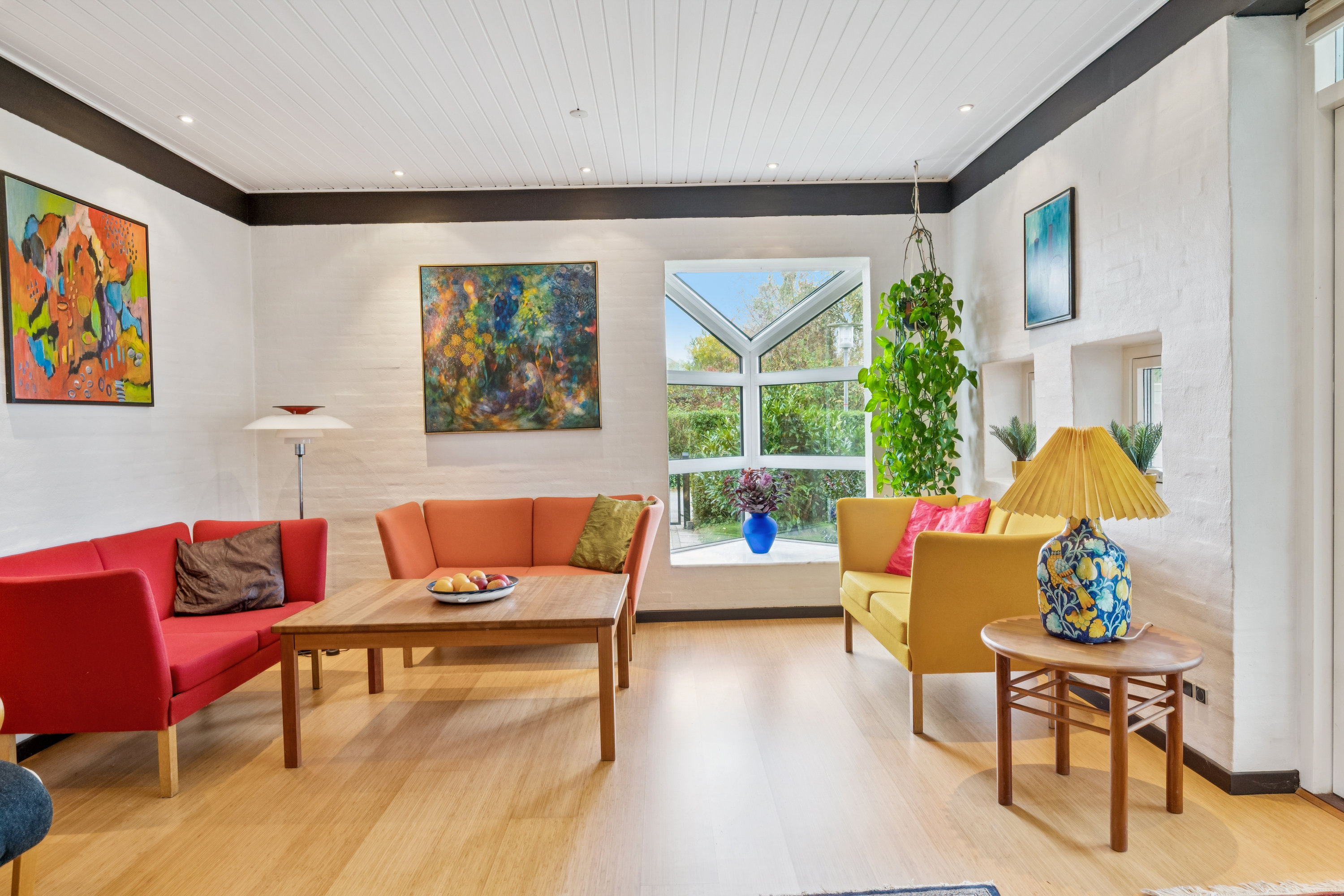 Fremhævet stue billede i fuldskærmstilstand. Billede af Rønvangen 62, 8382 Hinnerup