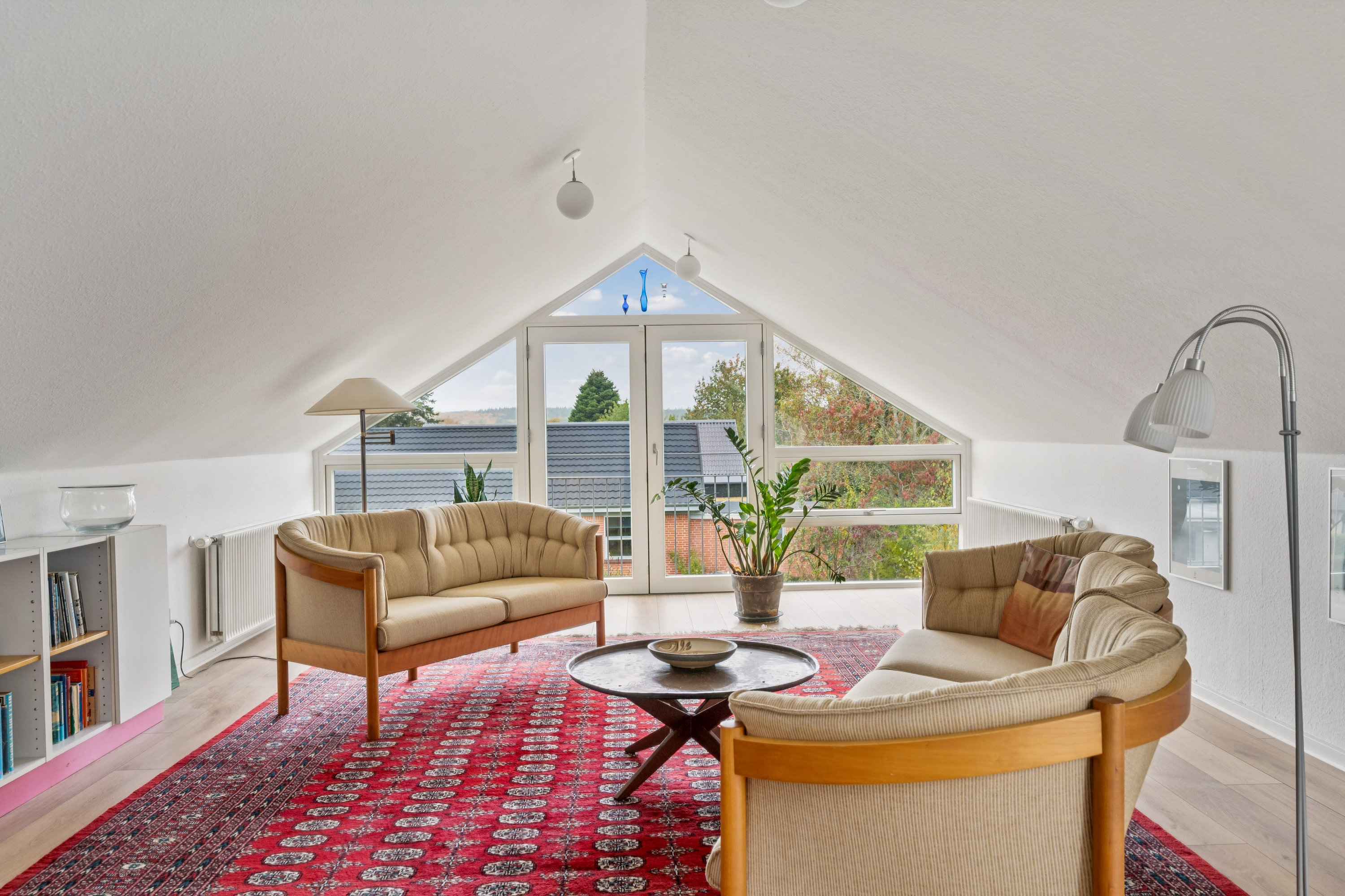 Fremhævet stue billede i fuldskærmstilstand. Billede af Rønvangen 62, 8382 Hinnerup