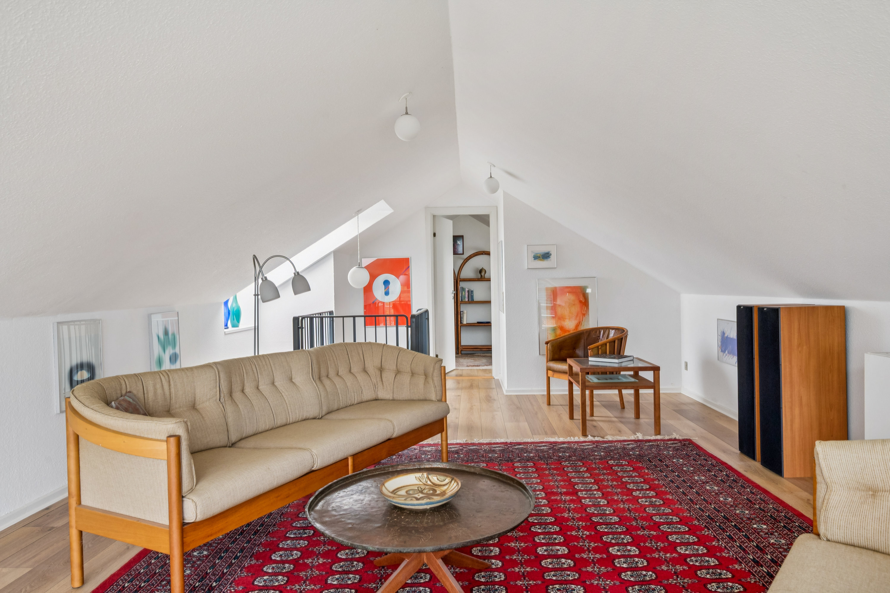 Fremhævet stue billede i fuldskærmstilstand. Billede af Rønvangen 62, 8382 Hinnerup