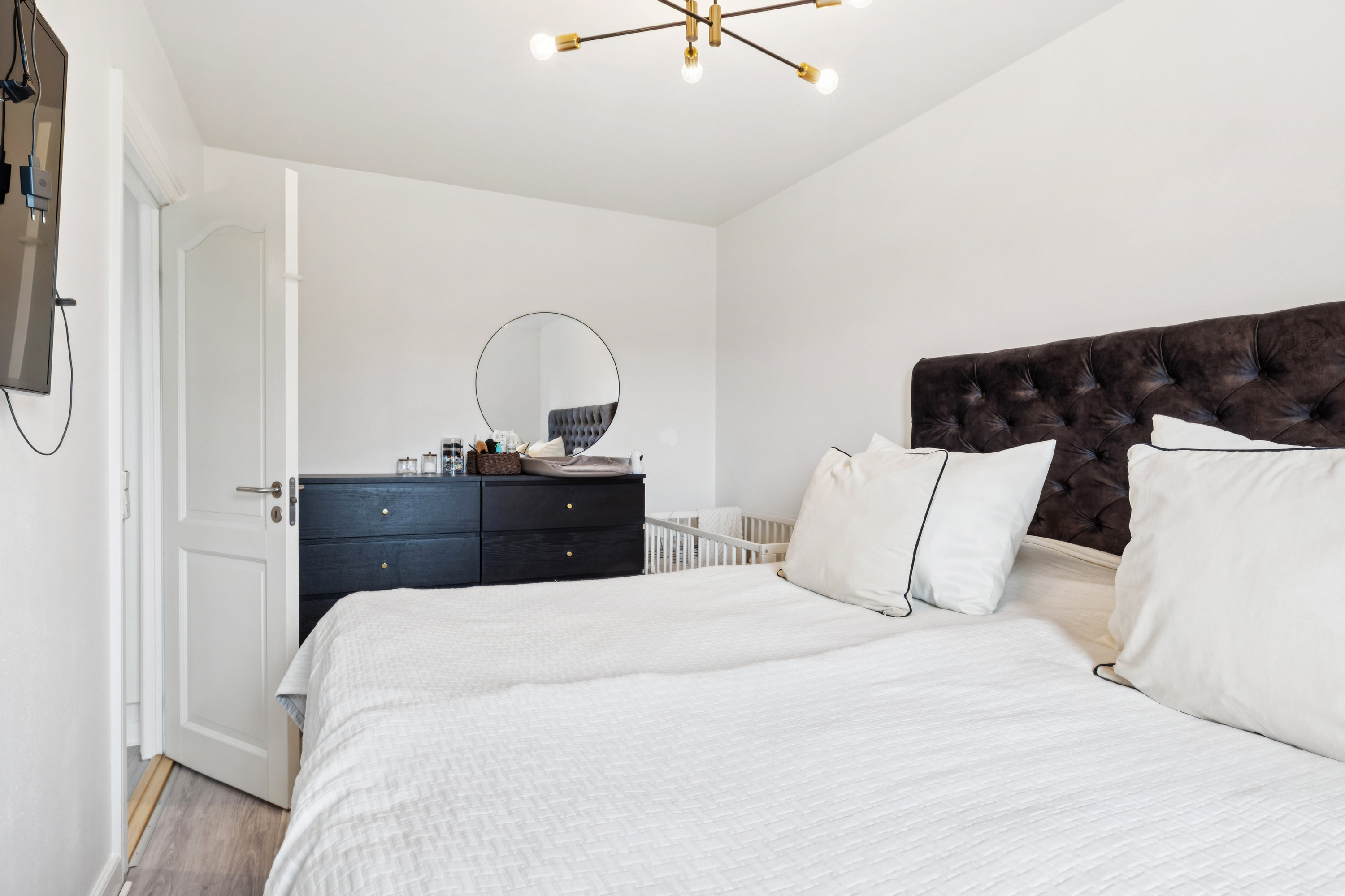 Fremhævet værelse billede i fuldskærmstilstand. Billede af Lindevangshusene 64, 2. th., 2630 Taastrup