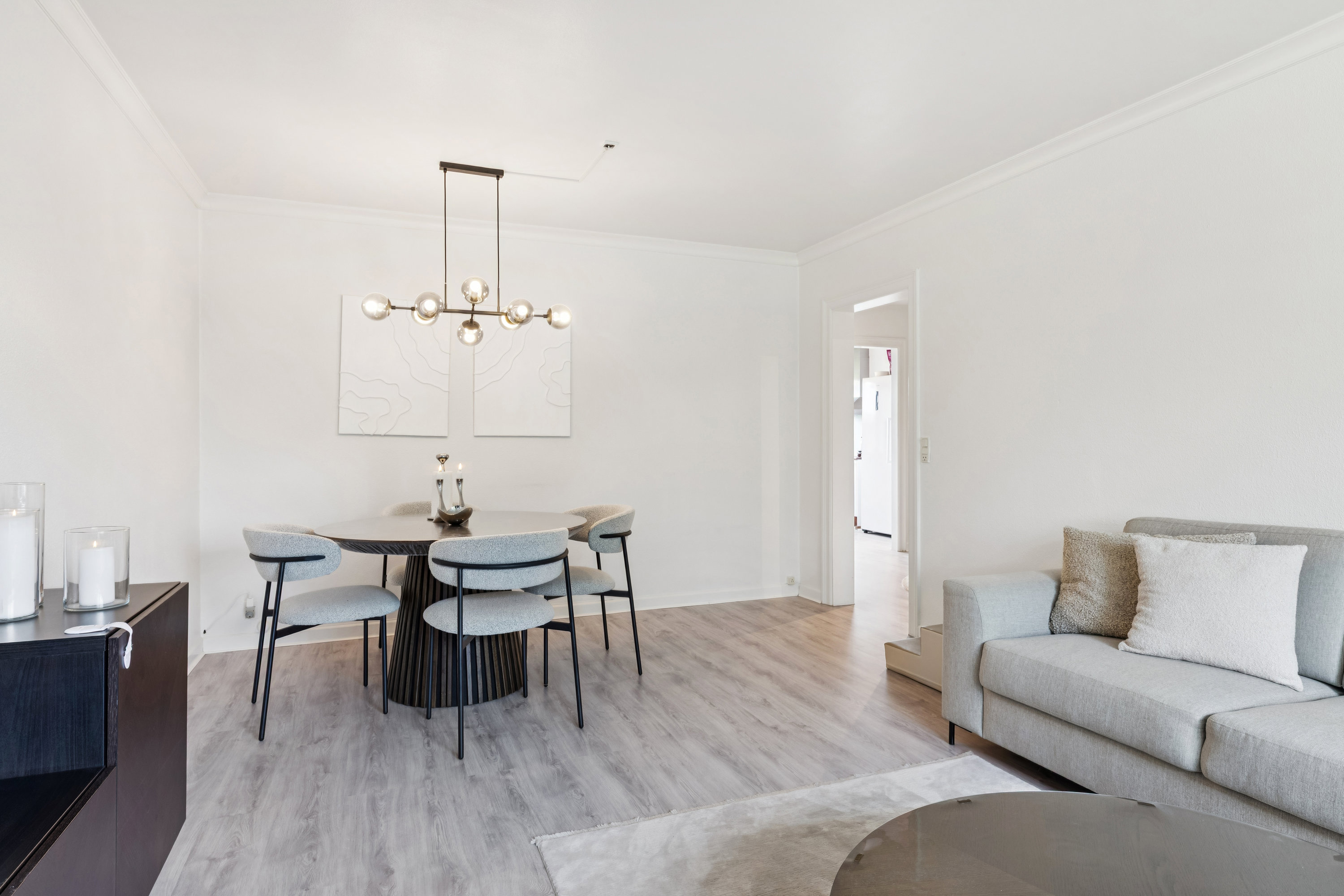 Fremhævet stue billede i fuldskærmstilstand. Billede af Lindevangshusene 64, 2. th., 2630 Taastrup