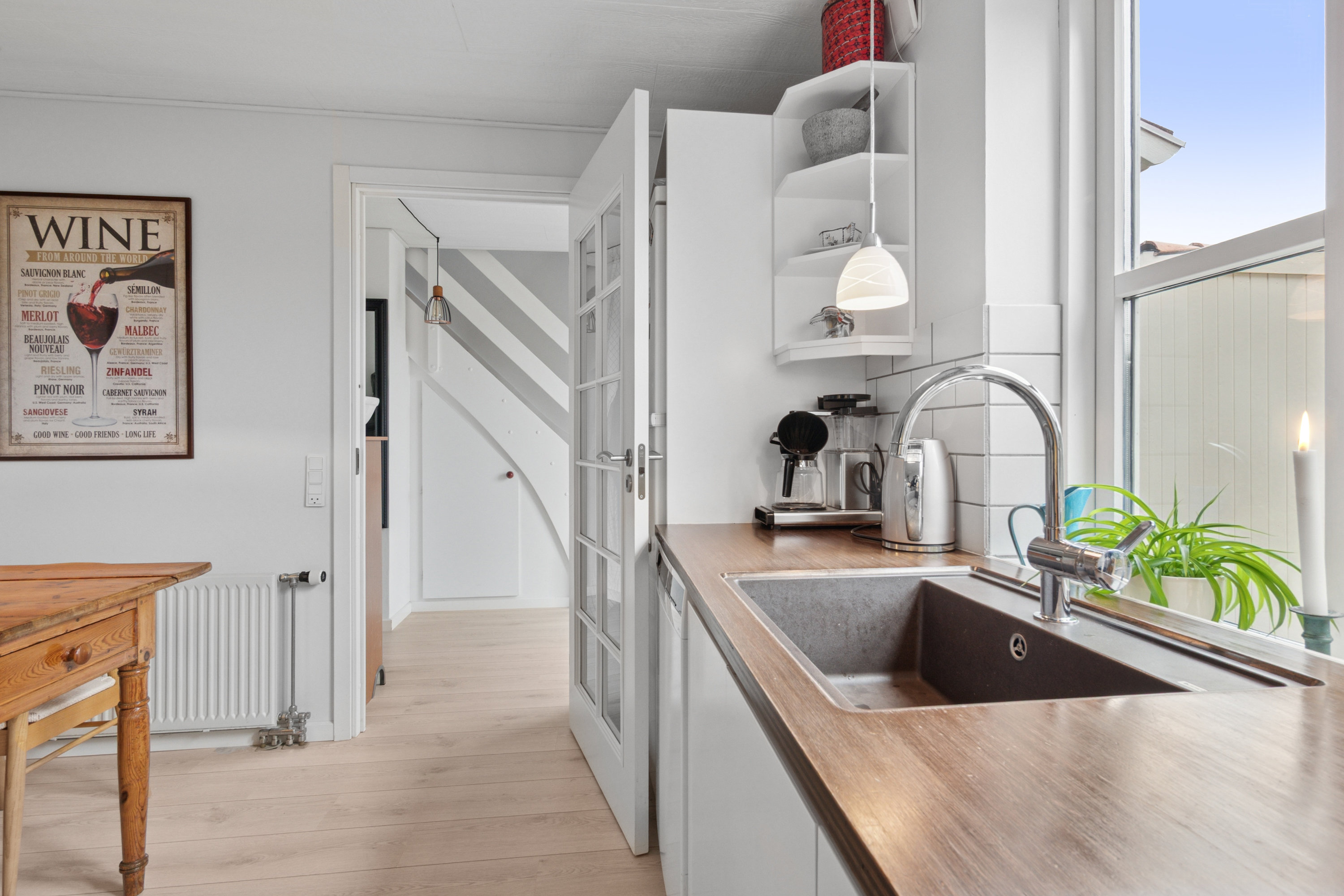 Fremhævet køkken billede i fuldskærmstilstand. Billede af Valmuebakken 21, 2625 Vallensbæk