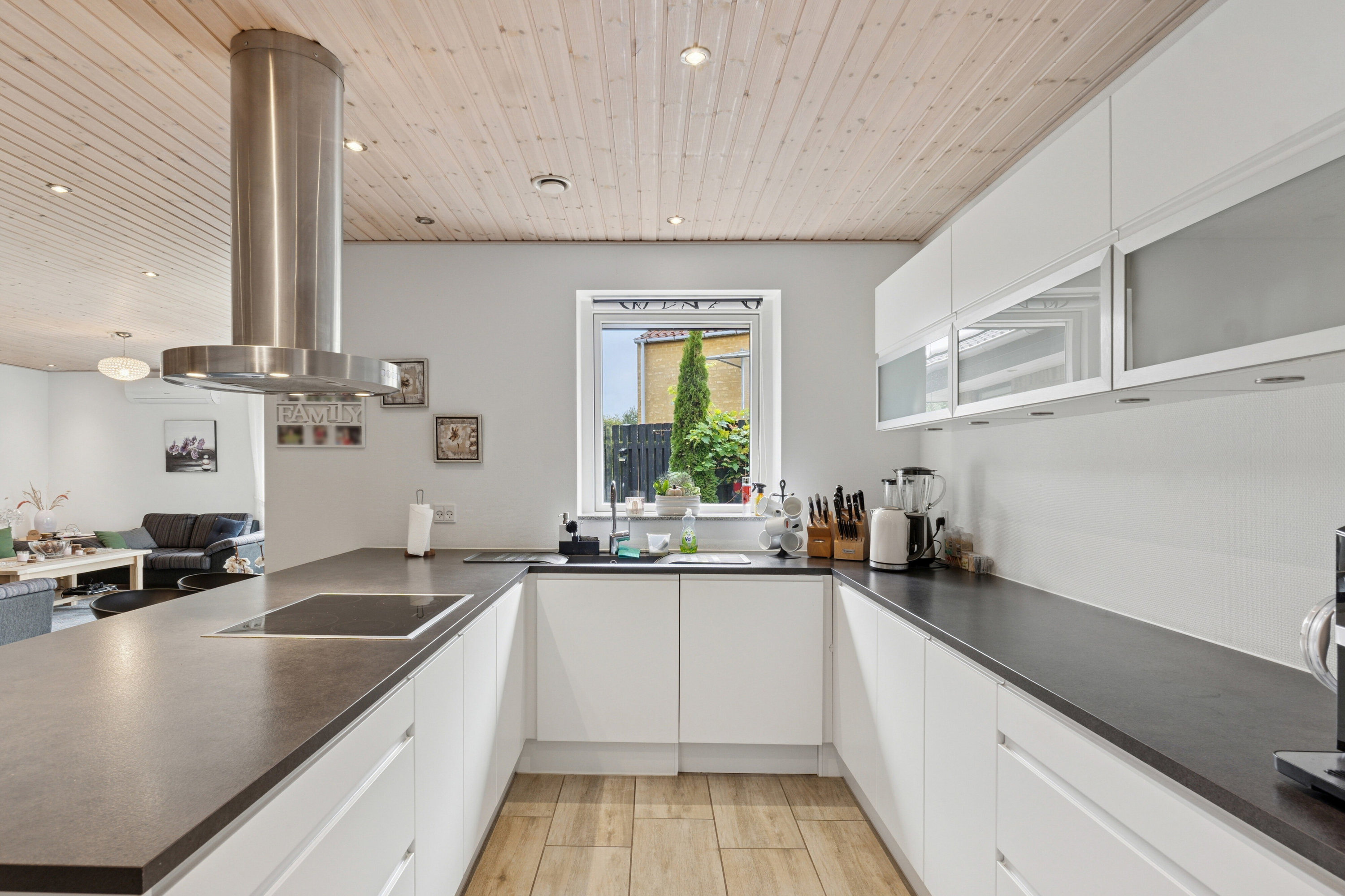 Fremhævet køkken billede i fuldskærmstilstand. Billede af Ejstrupvej 4, 2650 Hvidovre