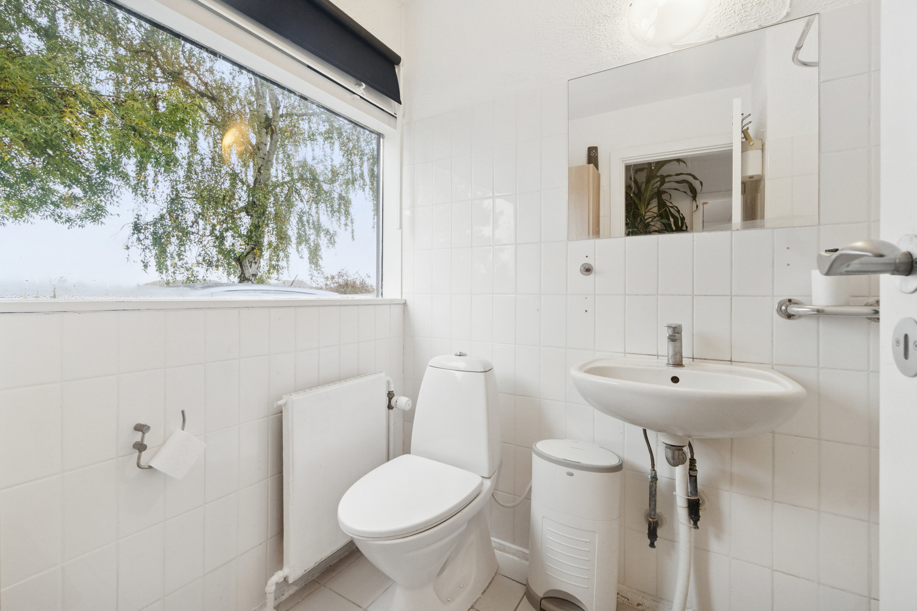 Fremhævet badeværelse billede i fuldskærmstilstand. Billede af Brostykkevej 198C, 2650 Hvidovre