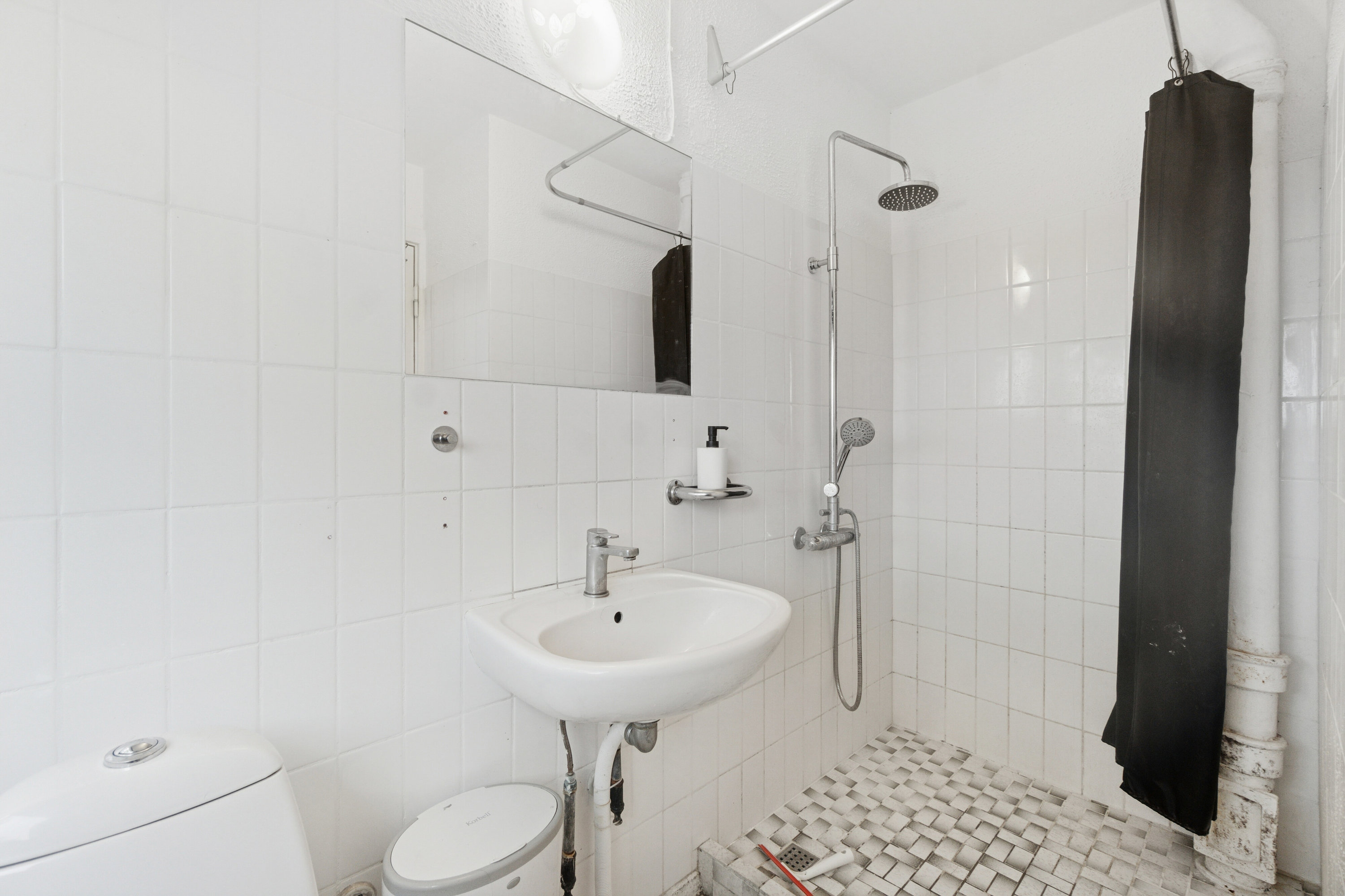 Fremhævet badeværelse billede i fuldskærmstilstand. Billede af Brostykkevej 198C, 2650 Hvidovre